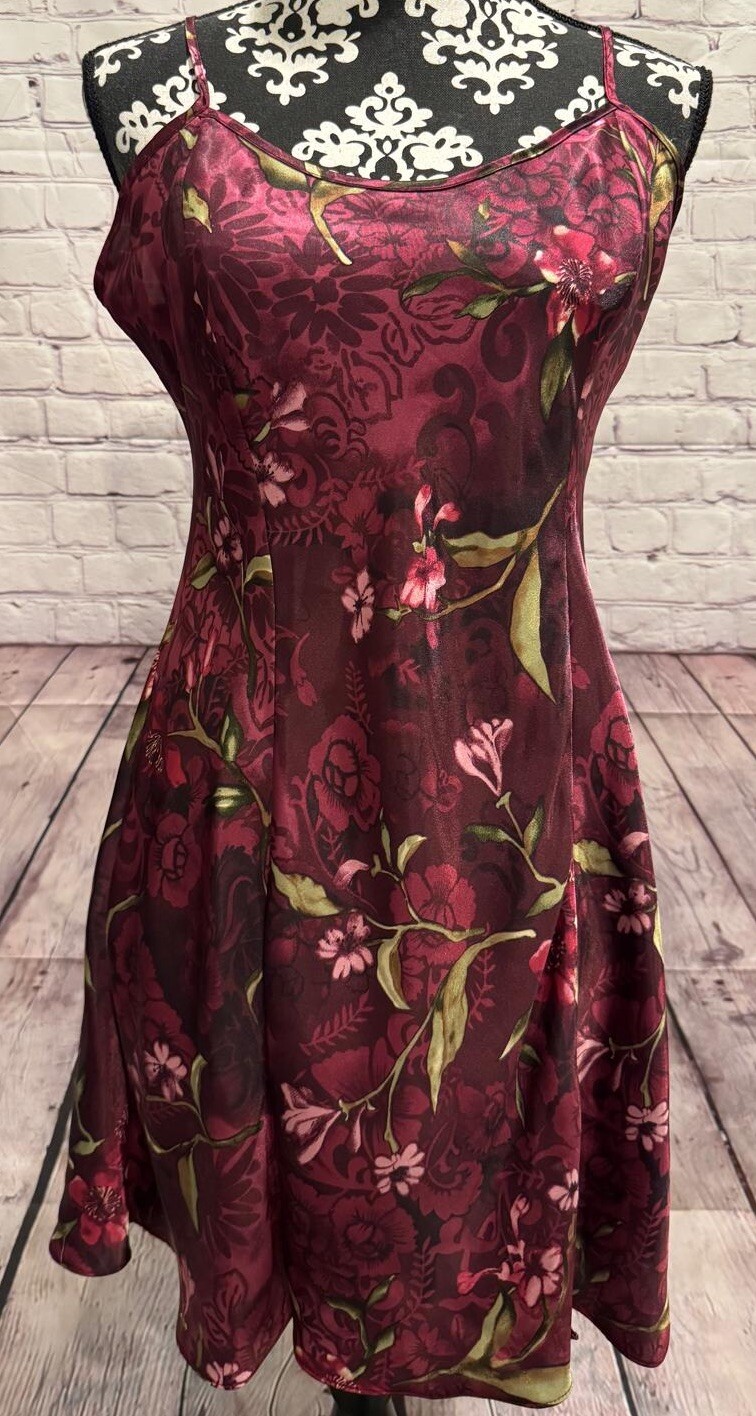 VTG 90’s Women Sophia by Delicates Burgundy Floral Silky Satin Slip Nightgown M
