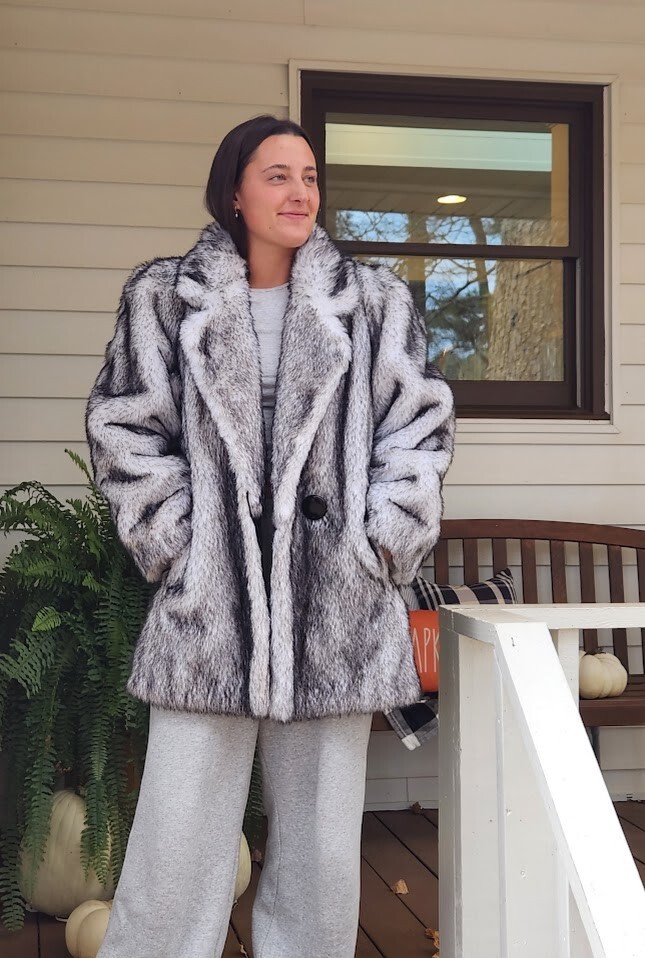 Sportowne Lush Black & Off White Faux Fur Coat Size 8 Vintage Side Pockets