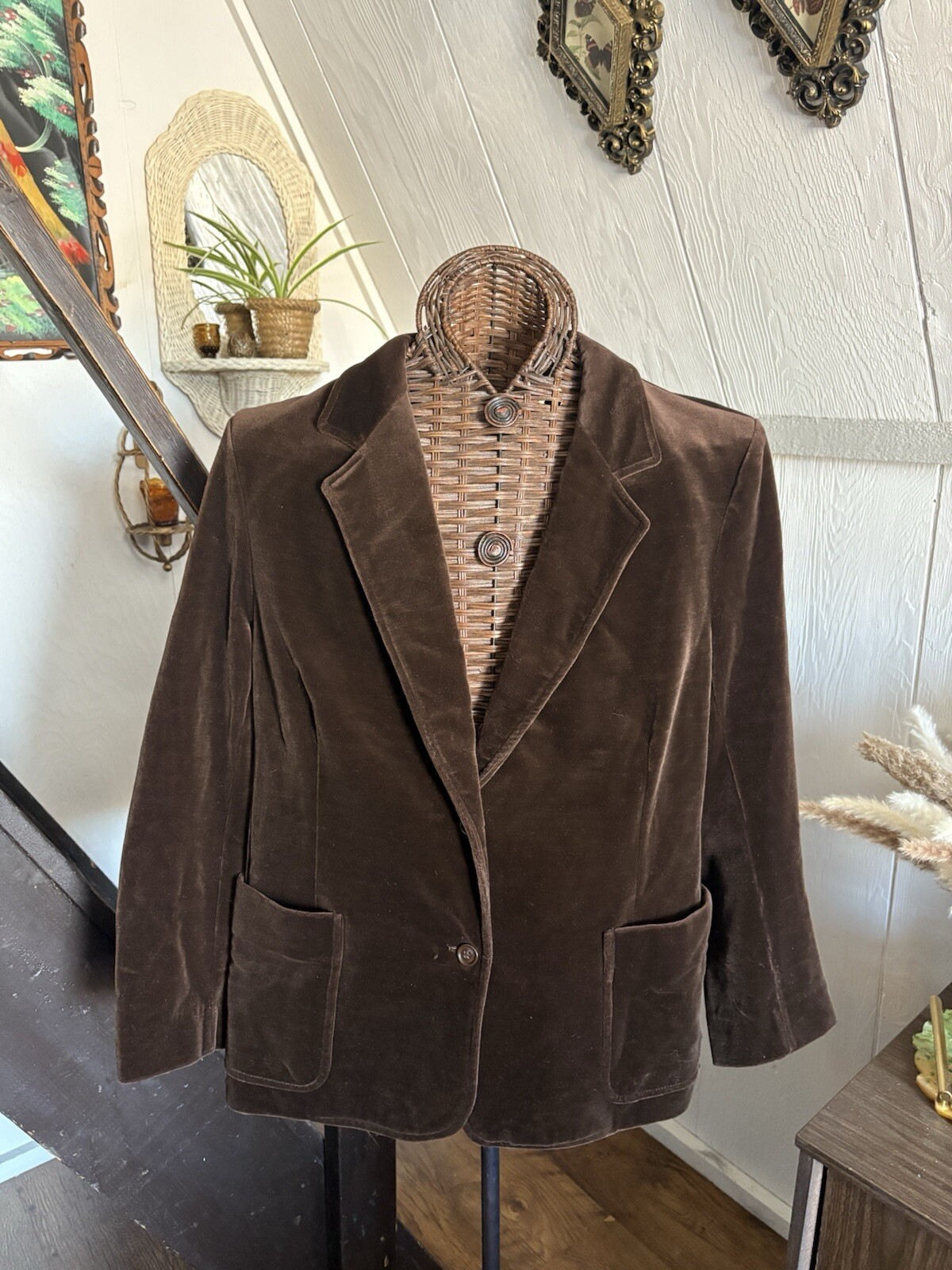 Stylish Vtg Velour Blazer Available In Brown And Black. So Soft And Comfy!
