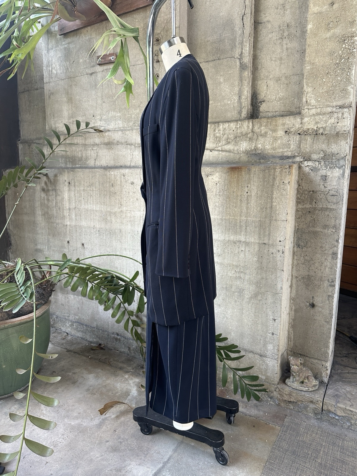 Rare Vintage Donna Karan New York Navy Pinstripe Skirt Suit Size 12 Mob Wife