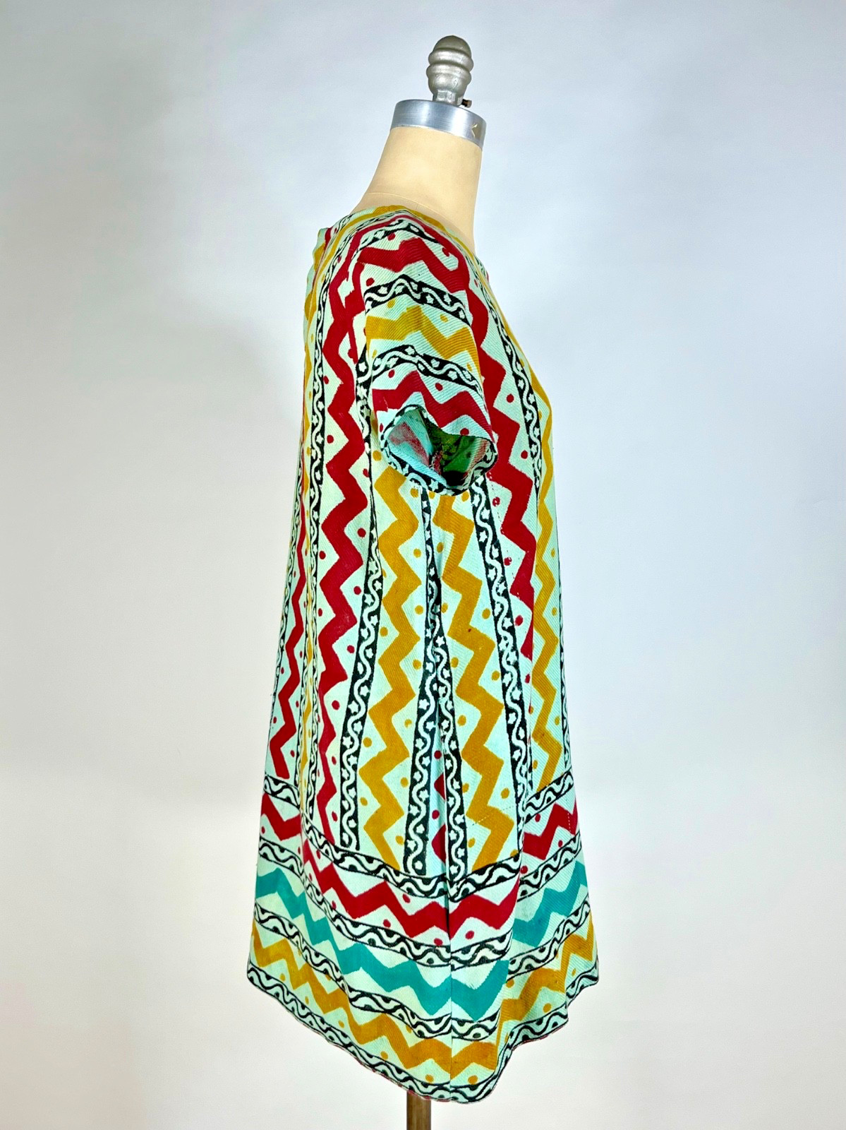 Vintage 1960’s TRUE HIPPIE cotton graphic print green shift mini dress India S/M