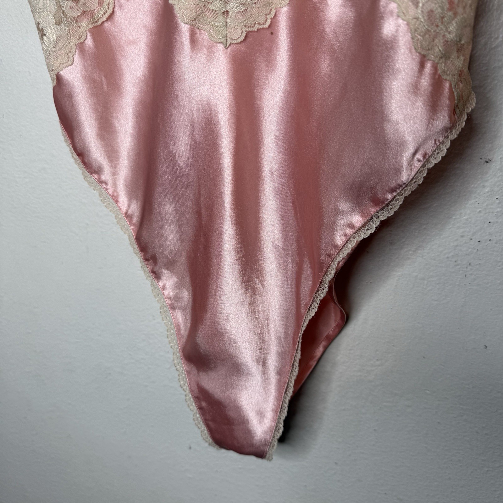 Vintage Gold Label Victorias Secret Pink Lace Bodysuit Womens Small *Flaw