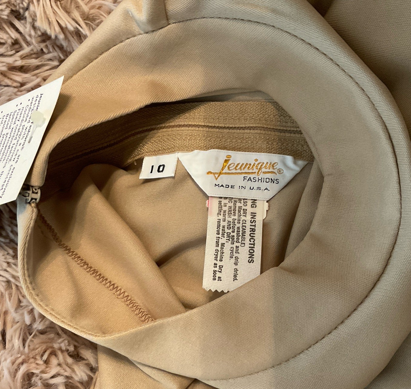 VINTAGE 60’s JEUNIQUE Beige Zipper Back Top Size 10 NEW WITH TAGS