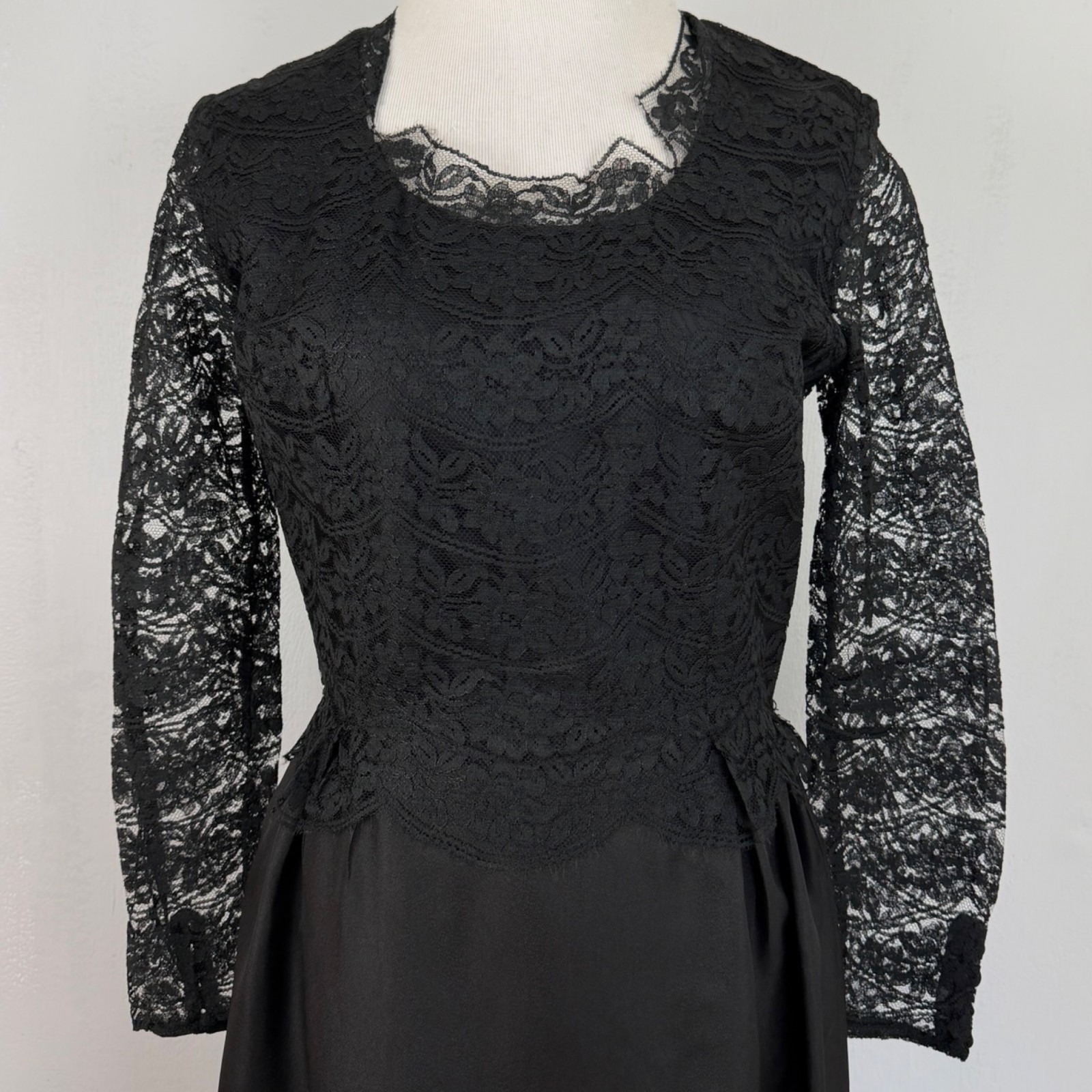 Vintage Dress Black Lace Long Sleeve Below Knee Evening Wear 1960s Size Small