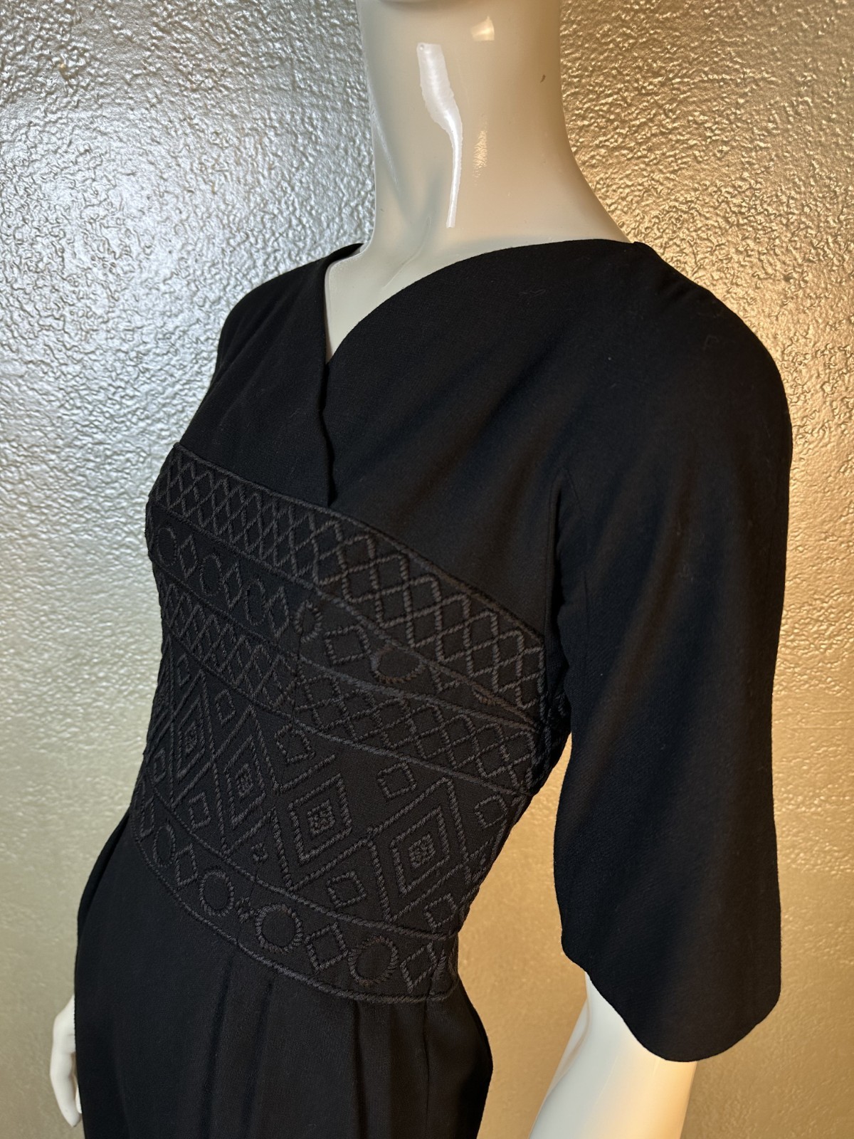 Vintage 1960’s Ladies CARLYE Black Embroidered Wool Short Sleeve Dress SM