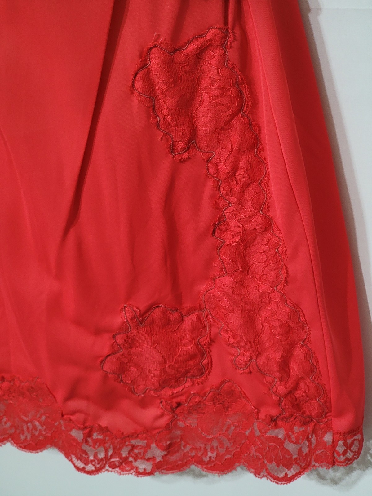 NEW VINTAGE RED GREENCO MAID NYLON HALF SLIP SMALL USA MAID LG LACE APPLIQUE