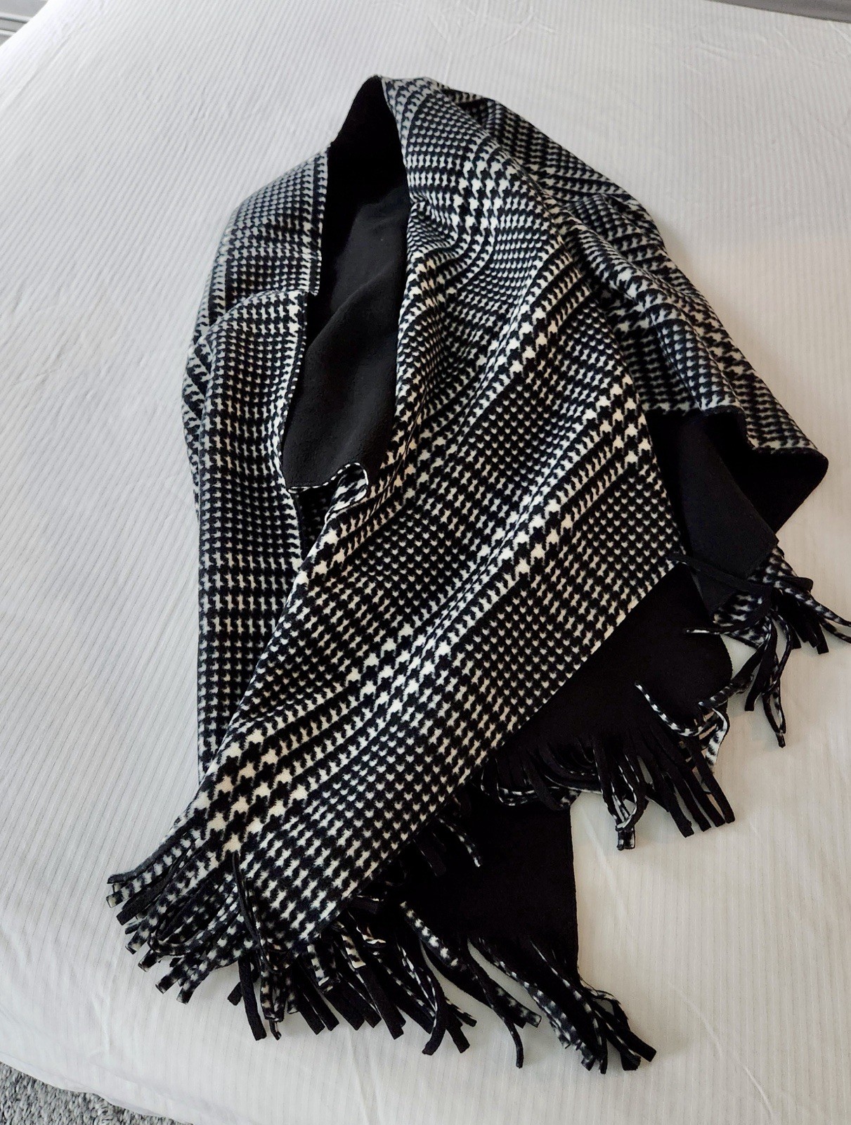 Vintage Reversible Black White Houndstooth Ladies Cape Poncho
