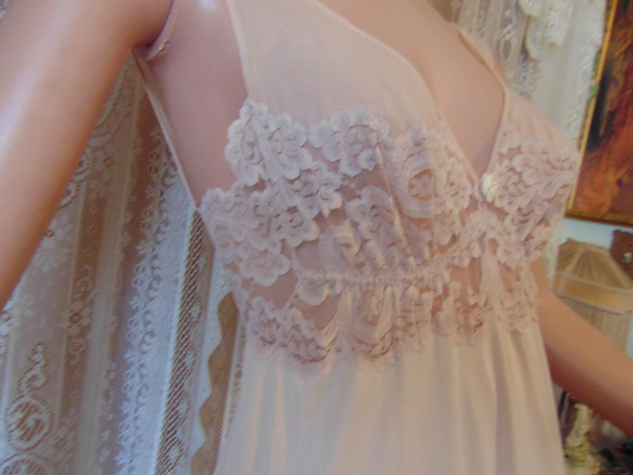 VTG Glydons Peignoir Set Chantilly Lace Bell Sleeve Robe Nylon Gown 36B