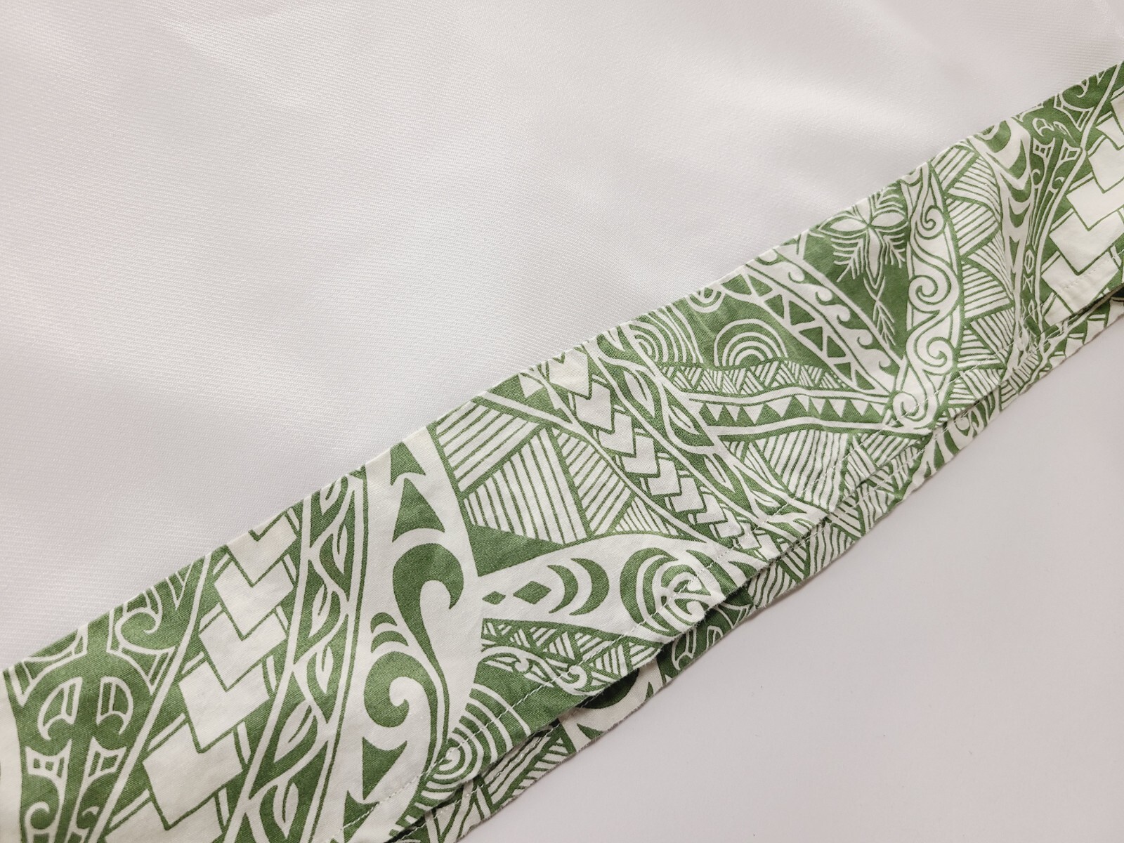 Hawaiian Dress Vintage Size L White and Green Midi Tribal Print Short Sleeve