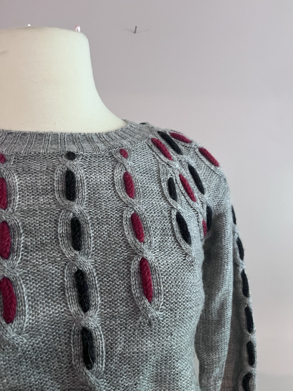 1970s Vintage Knit Gray Sweater Red and blue details at chest and sleeve -small
