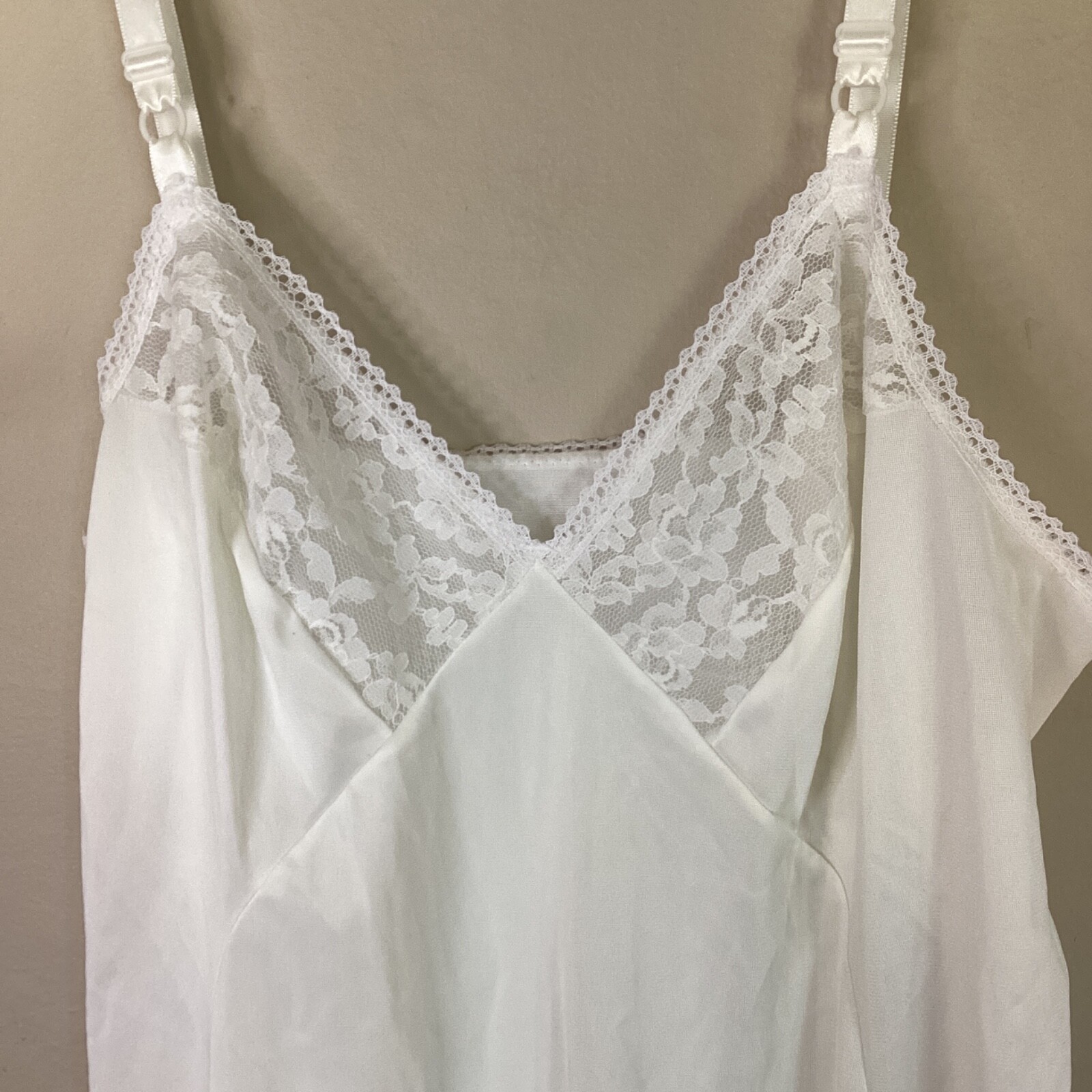Sears THE-DOESN’T-SLIP Vintage 1960s Non-Cling Nylon Lace 36 Average