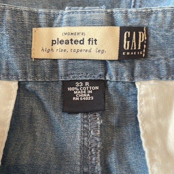 GAP Archive Re-issue 90s Pleated Fit High Rise Tapered Khakis Blue Chambray 33R
