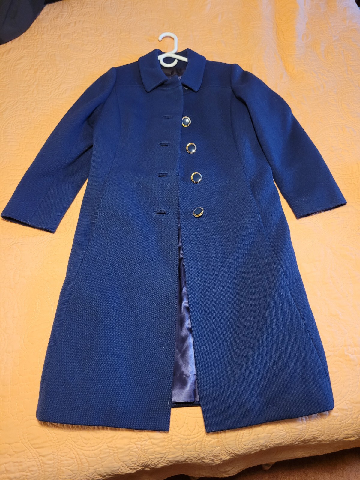 Navy Blue Women’s Coat Size M Tight-Knit Fabric Lined Heavy Warm MERI K Vintage