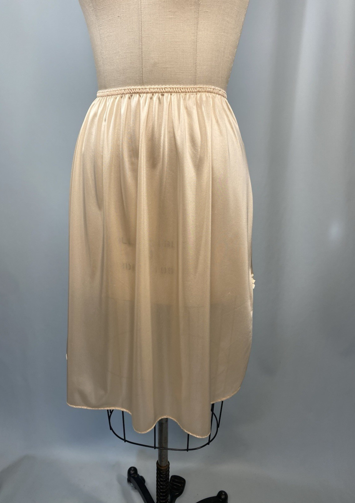 BALI Vintage Half Slip SIZE LARGE beige slit long length 25″ classic