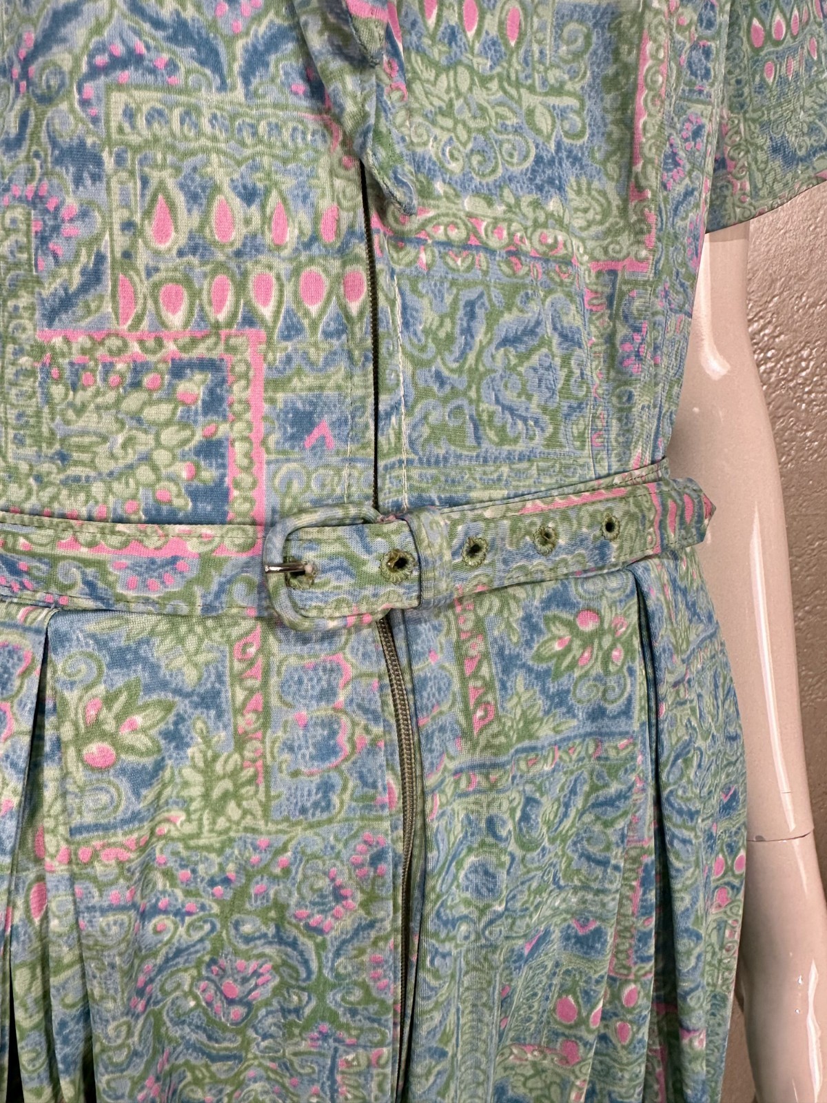 Vintage 1960s SHELTON STROLLER Blue Floral Day Dress M/L Short Sleeve Zip-up