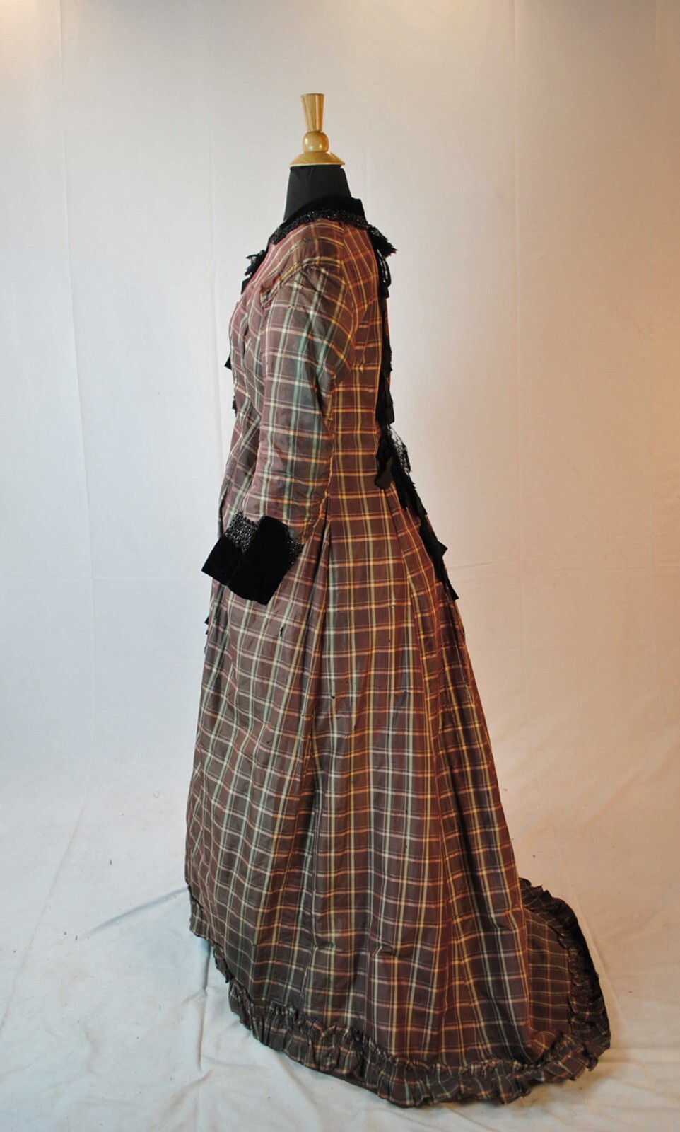 1850 CHECKED PLAID SILK TAFFETA DAY DRESS, HOUSE DRESS