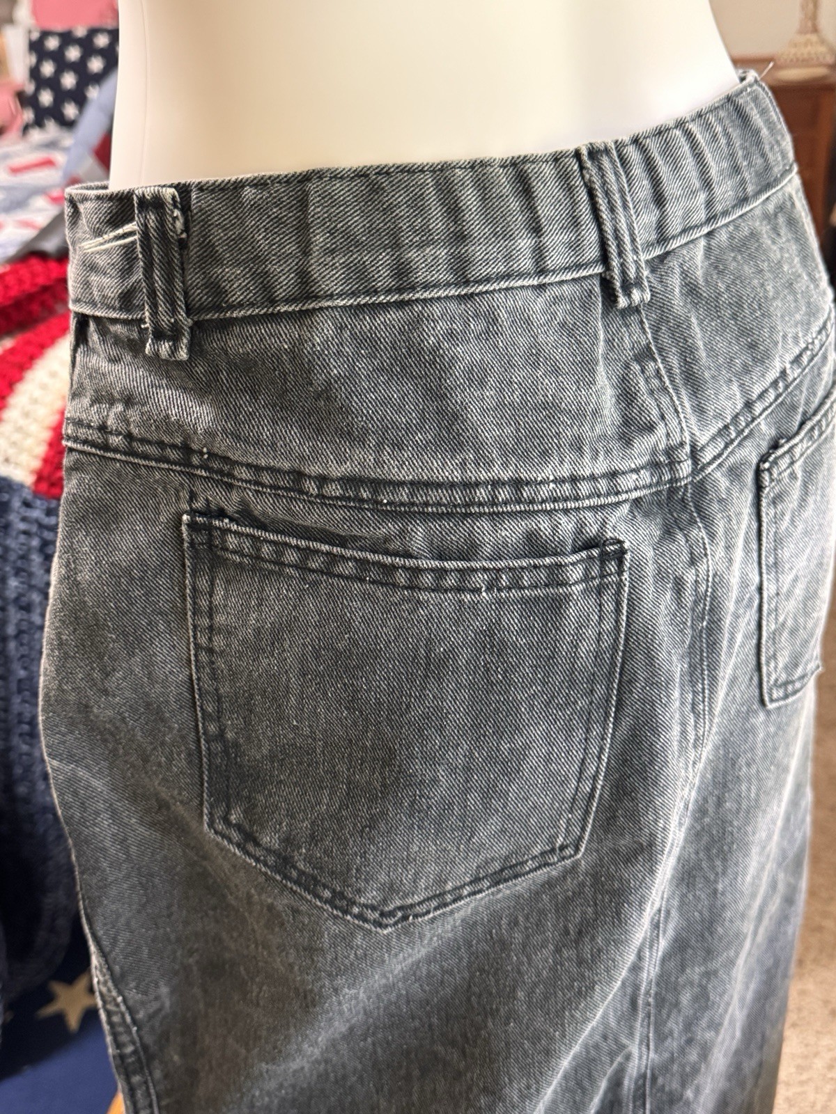 Vintage 80’s Black Denim Stone Washed Straight Skirt Women’s Check Measurements