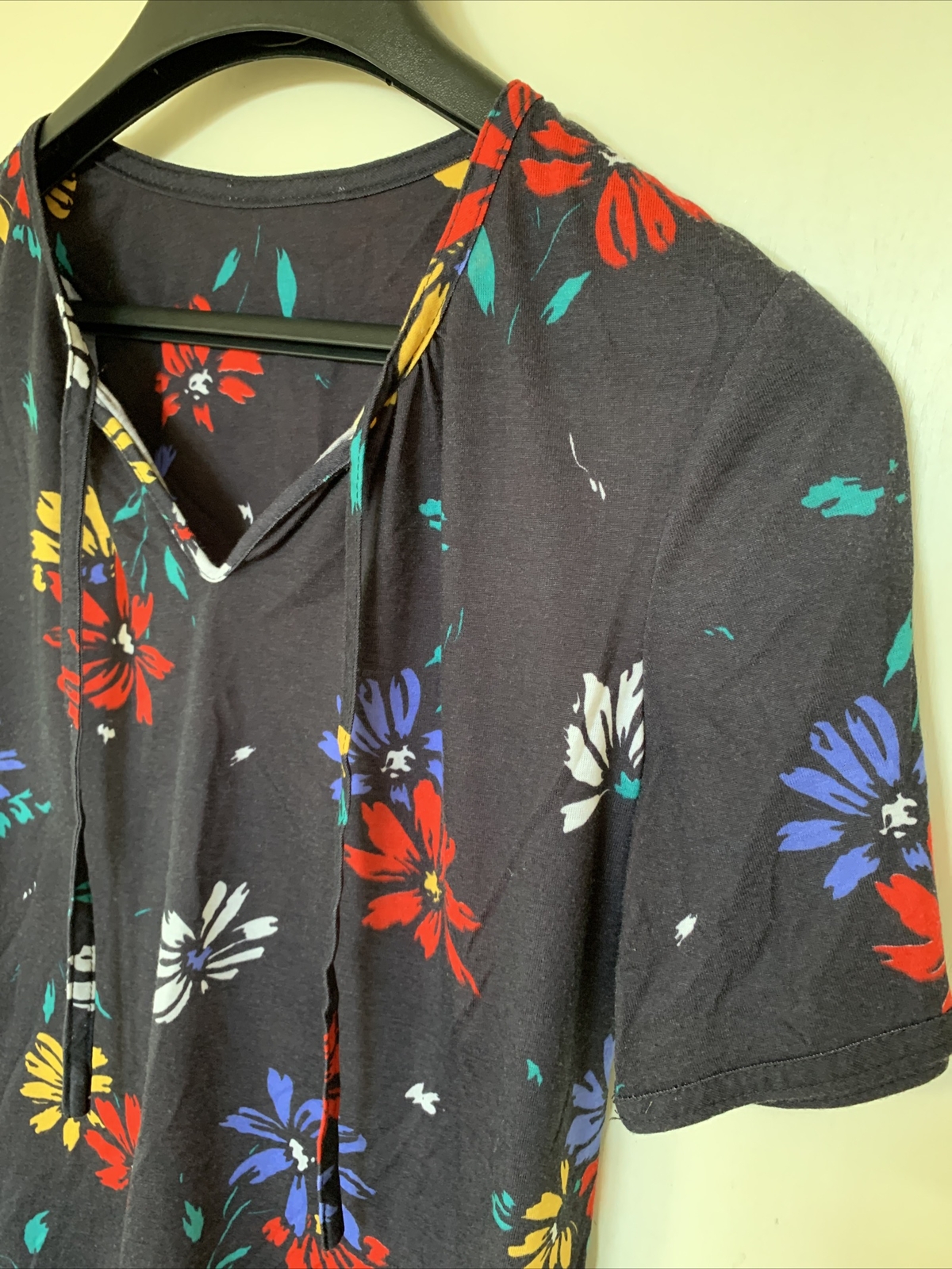 Knit Vintage 1970’s Multi Color Flowers Tassel V Neck Women’s Black Shirt Sz L