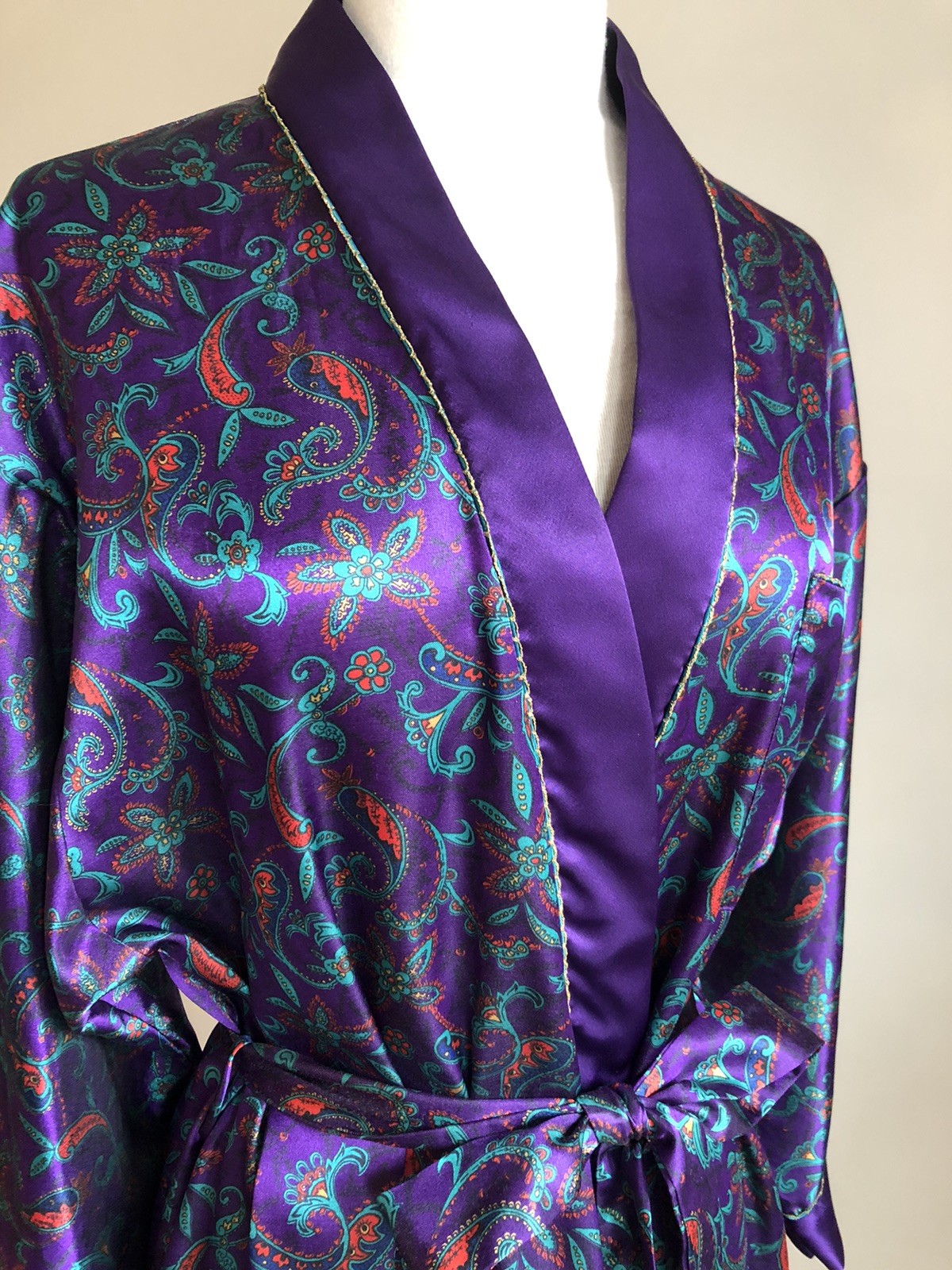 STUNNING VTG MS. B Purple Paisley Satin Cuddleskin Robe Dressing Gown SZ M