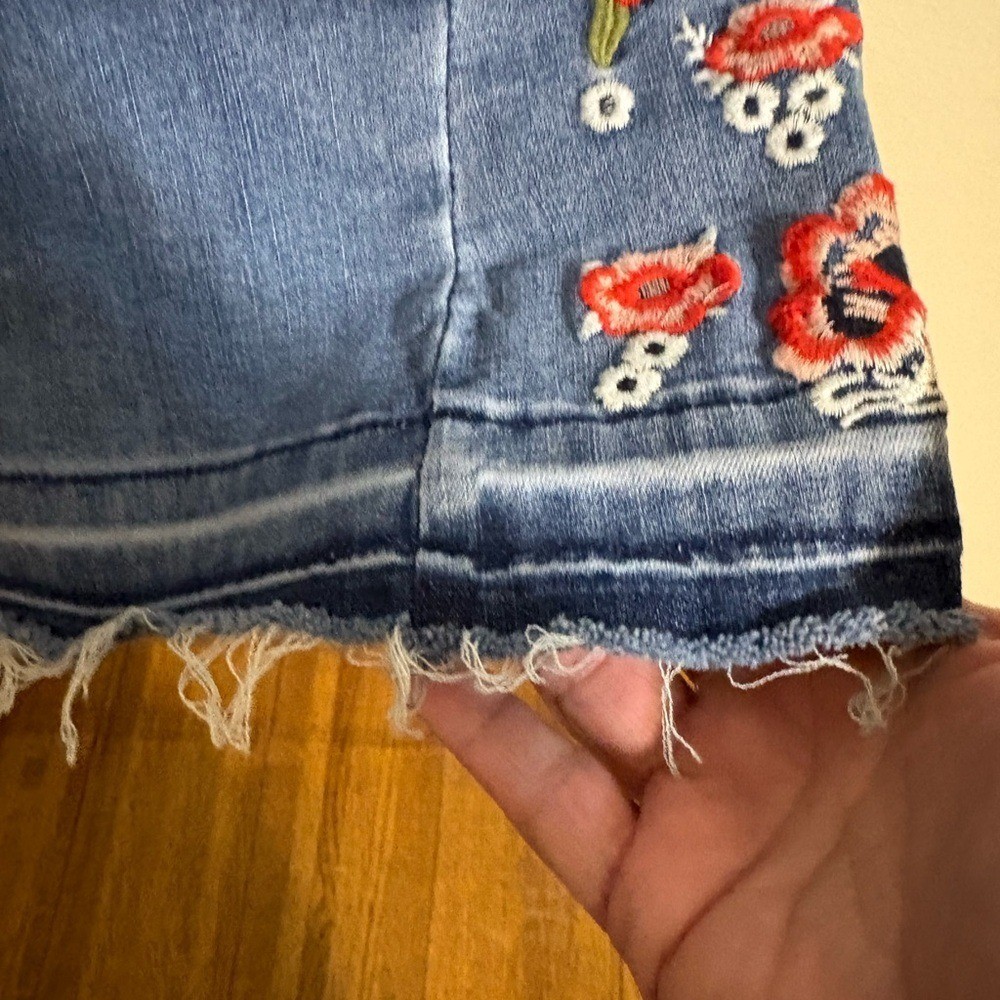 Y2K Style Women’s SZ 30 Embroidered Flared Blue Jeans Floral Flower multi color