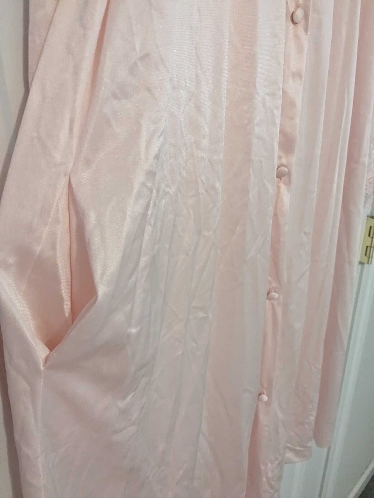 Vintage Vanity Fair Medium Pale Pink Housecoat W/Lace Pockets Covered Buttons