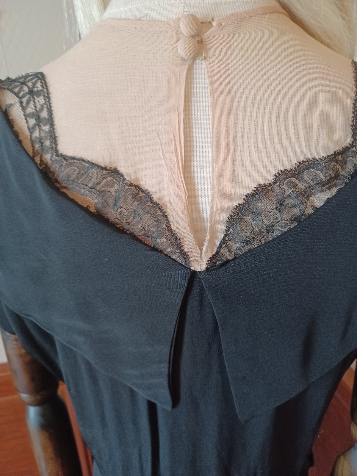 Vintage 1940s Black Cocktail/Wiggle dress with nude-color and lace accents