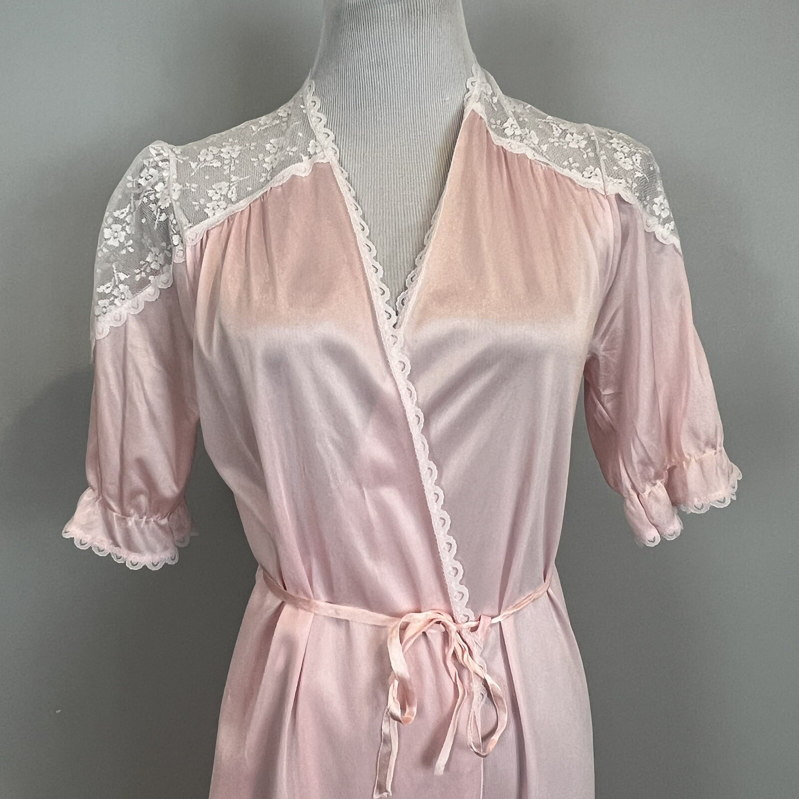 Paramount Nylon Peignoir Dressing Gown Pink Lace Women’s Size Medium / Large Vtg