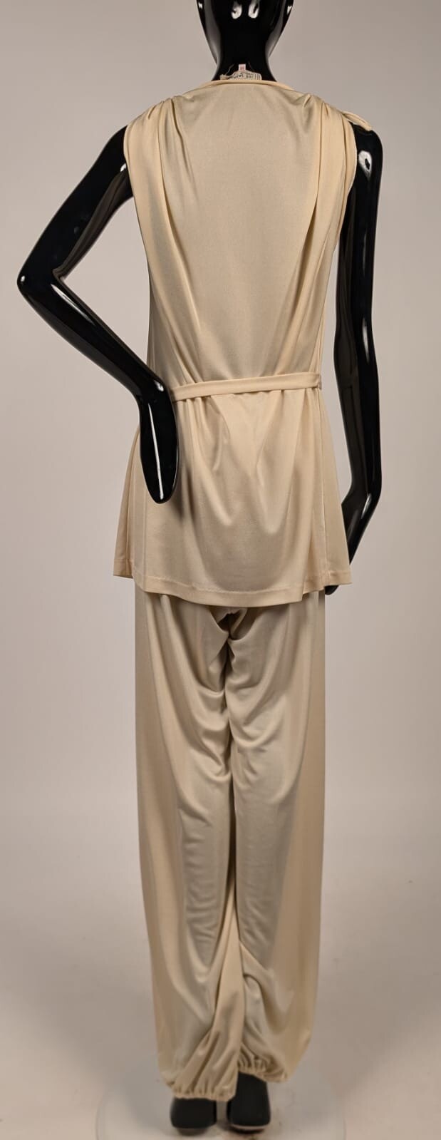 VINTAGE DESIGNER TED LAPIDUS IVORY 2 PC LOUNGING SUIT W BOWS + BELT