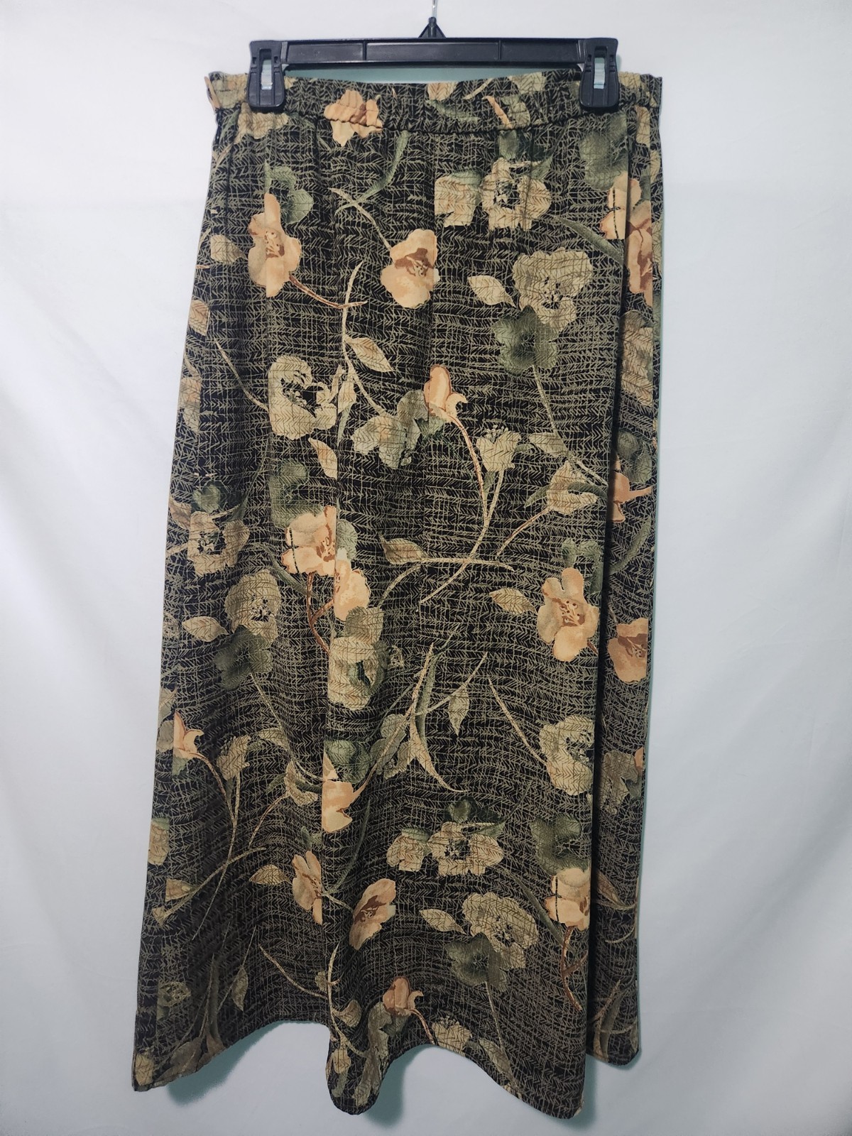 Vintage Item-Eyes by Requirements Black Pattern Floral Skirt. Size Medium
