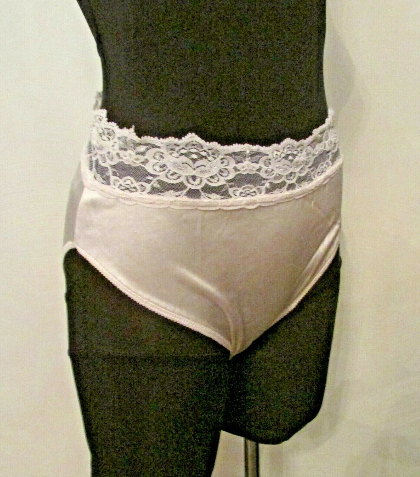Victoria’s Secret Gold Crown Label Second Skin Lace Waistband Hi-Leg Panties S/5