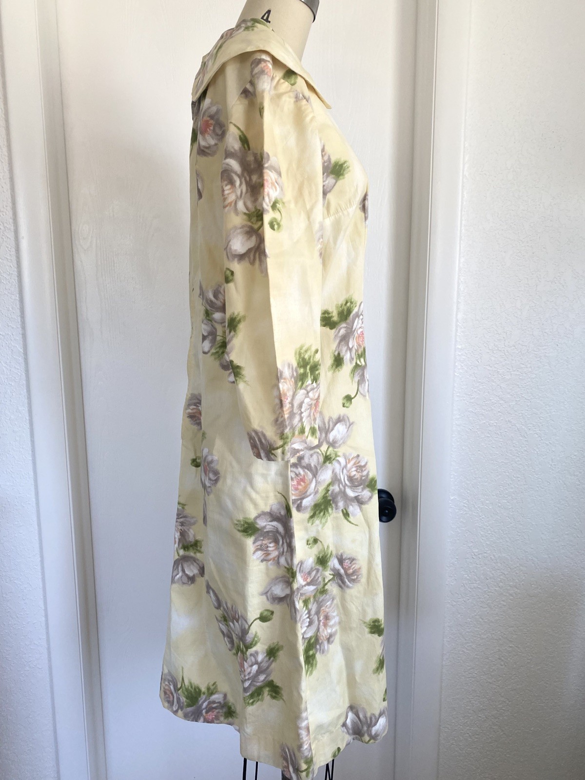 Vintage 1960’s Dress Shift Mod Floral Yellow Retro Housewife Short Sleeve M