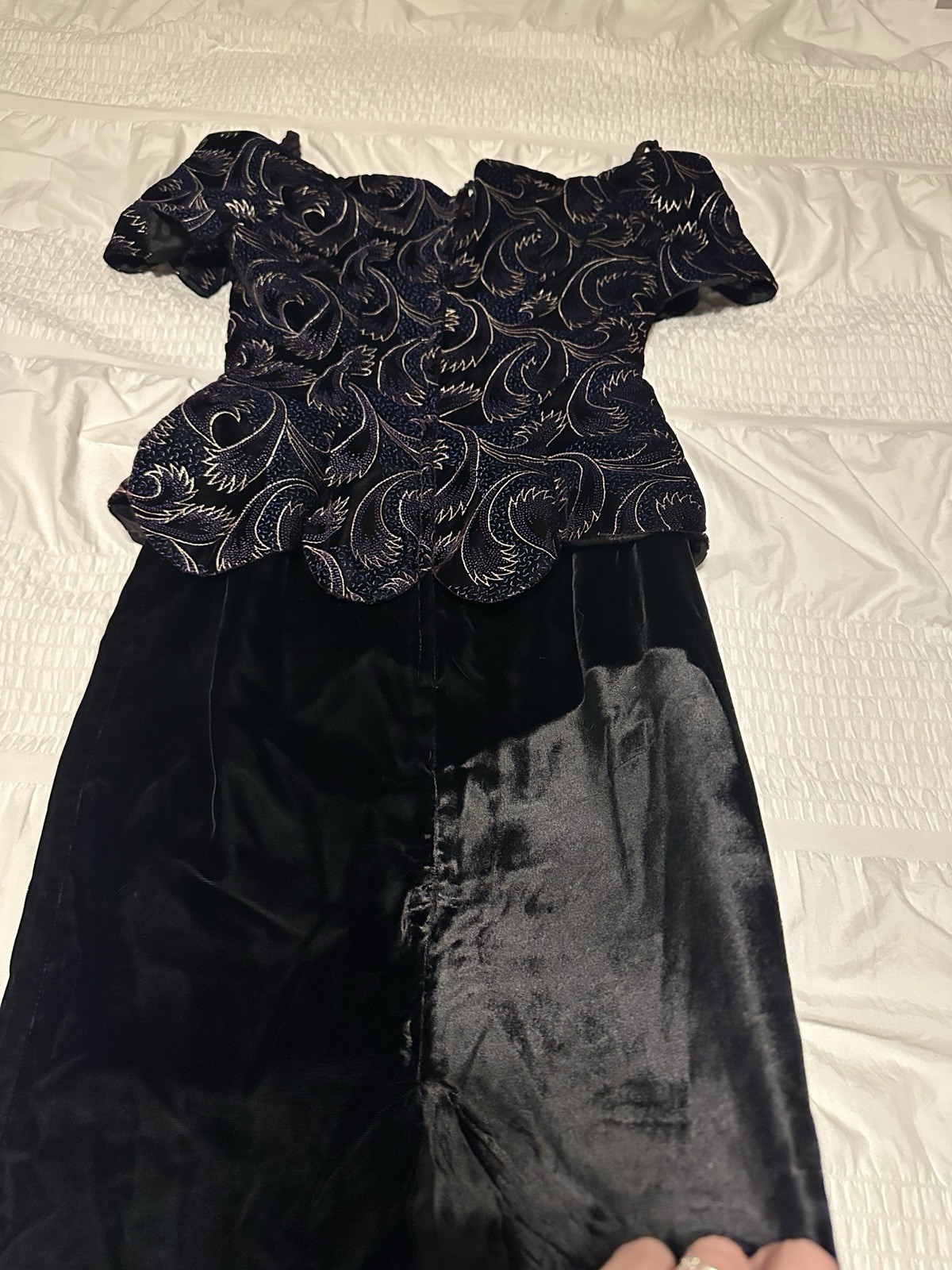 VINTAGE 80’s Velvet Peplum Scalloped Hem Pencil Dress Size 3/4 EUC