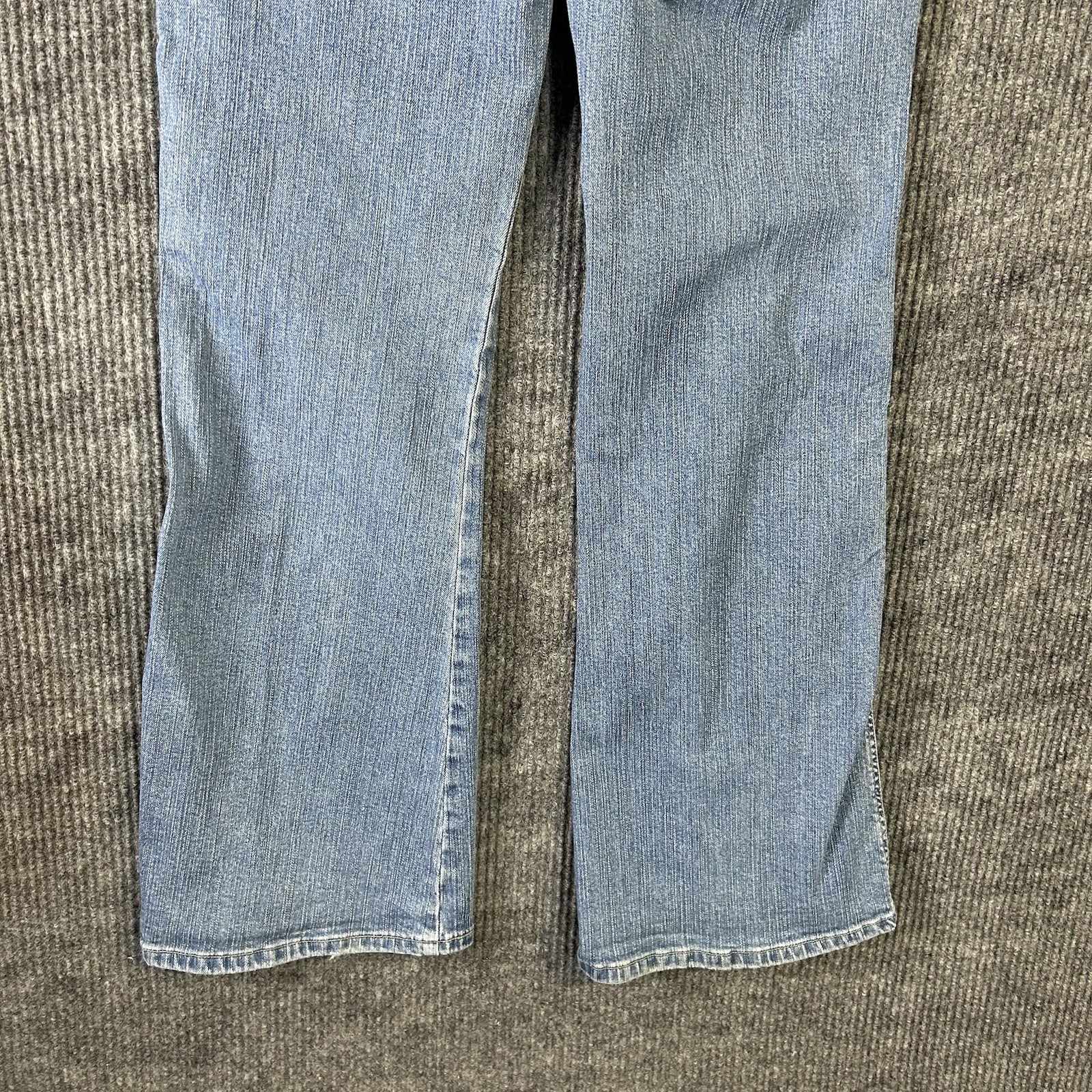 Vintage Levis Jeans Women’s 32/32 Flare Leg
