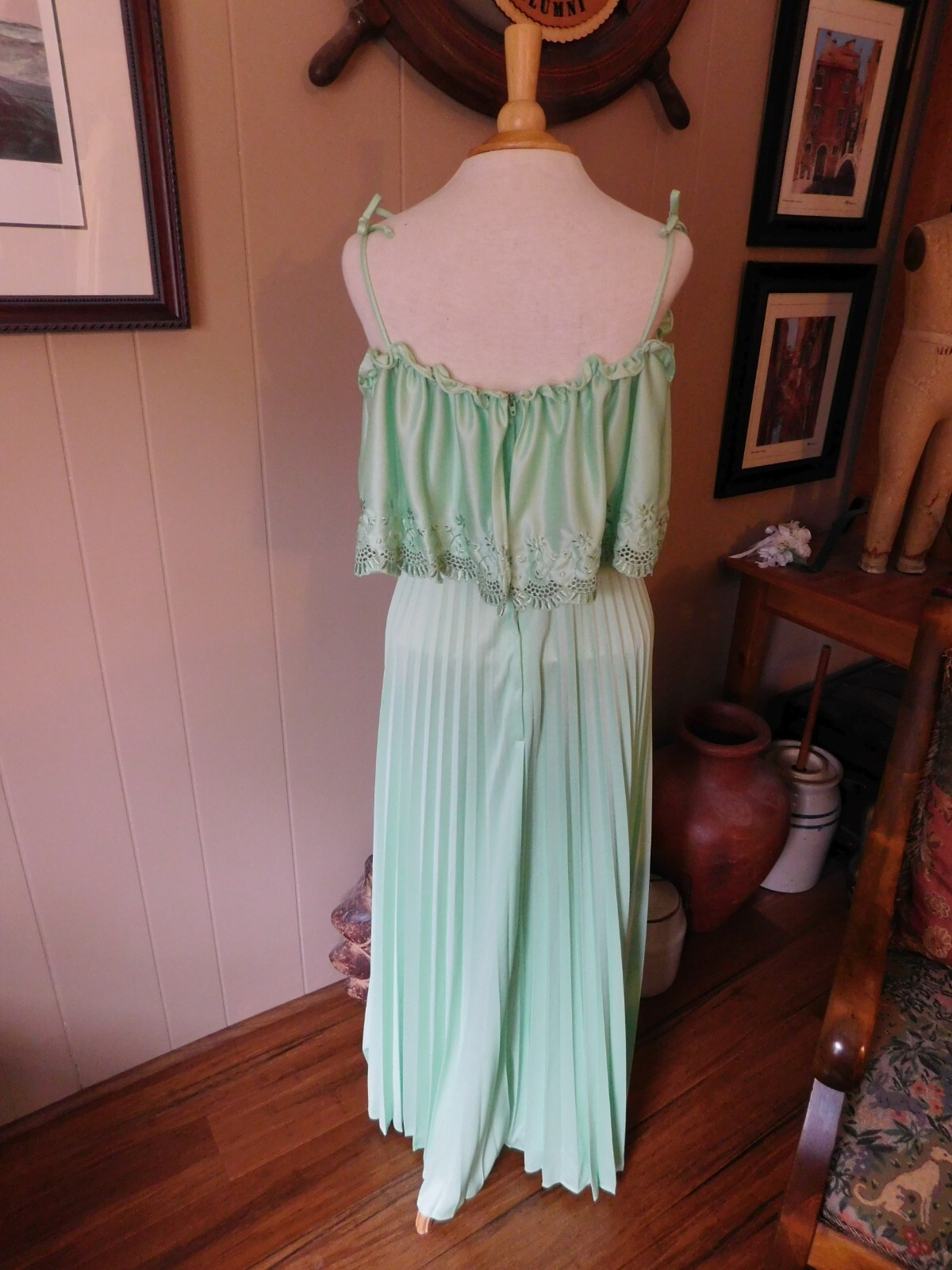 1970’S LIGHT MINT GREEN JERSEY PERMANENT PLEATED OFF-SHOULDER GOWN S 9/10