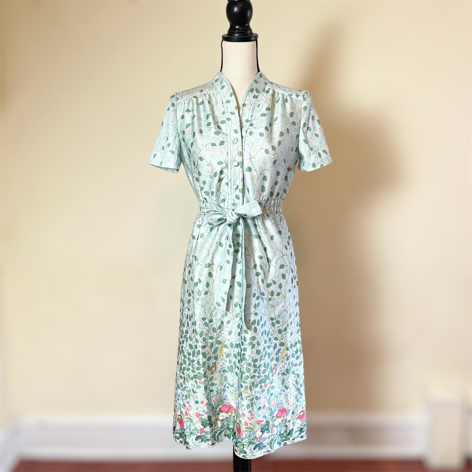 Vintage 1970s LF Petites Women’s 6 Green Floral Whimsical Border Hem Belt Dress