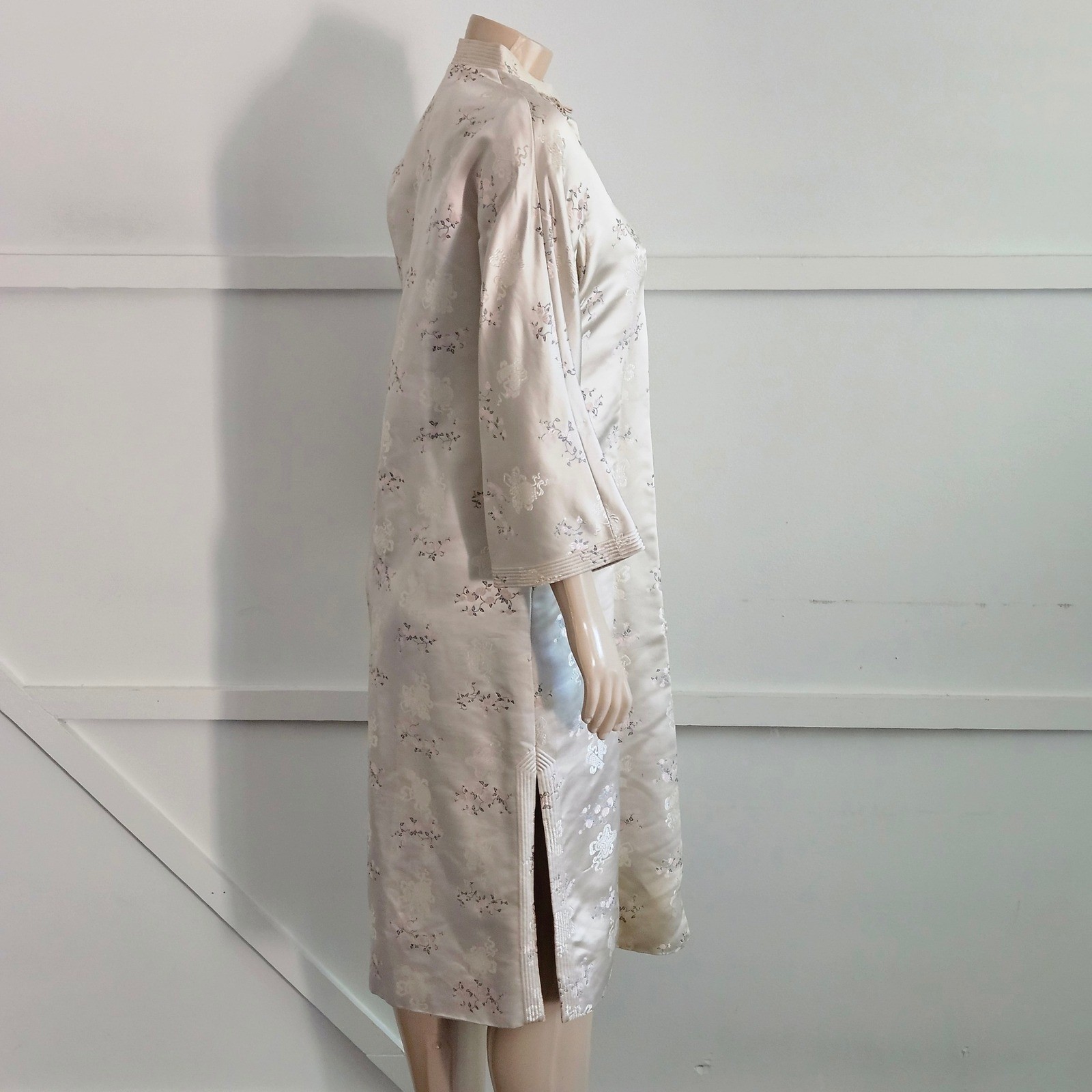 VTG British Crown Colony Champagne Satin Floral Crane Cheongsam Duster Robe Coat