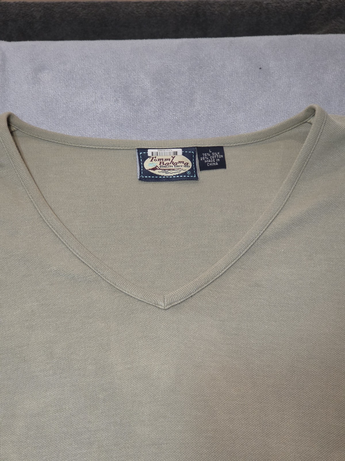Tommy Bahama Women’s Vintage Silk V Neck Short Sleeve Khaki Shirt Size Large