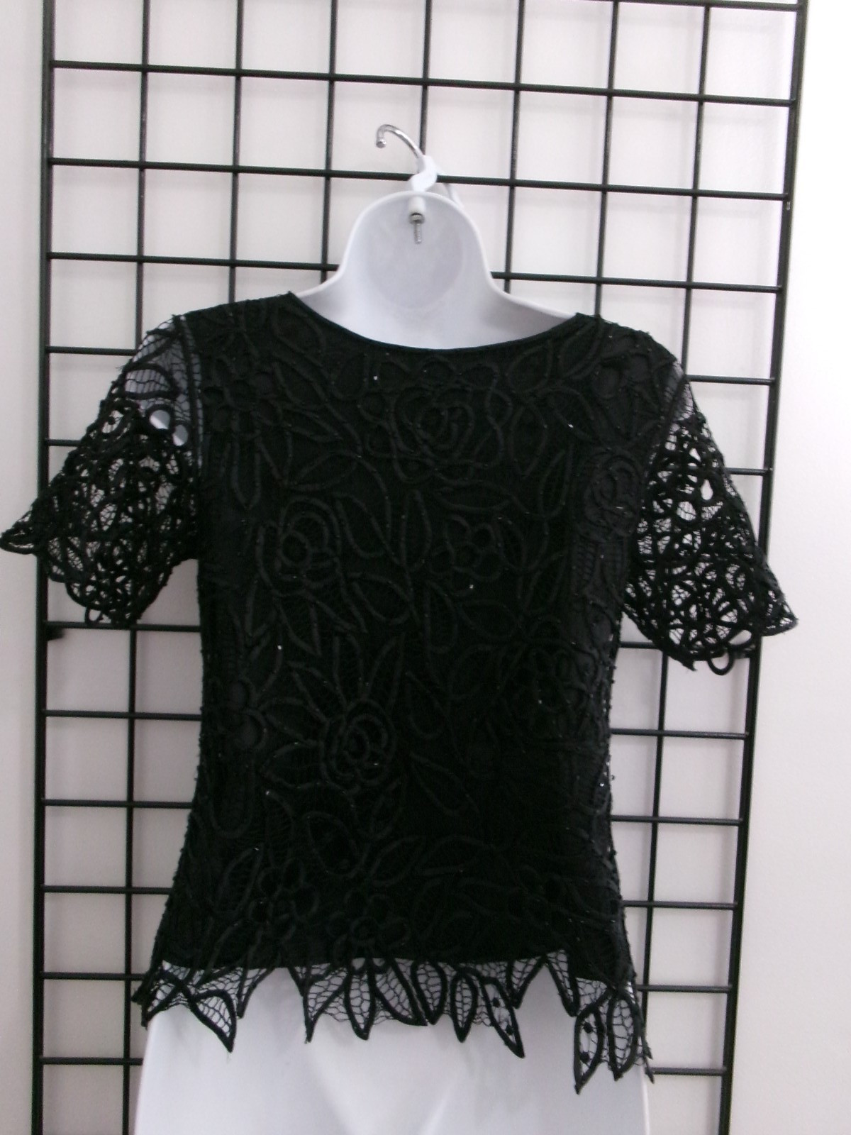 VINTAGE SILKEN POETRY 🌸 SMALL / 32″ BUST==BLACK / BEADED SILK LACE / BLOUSE