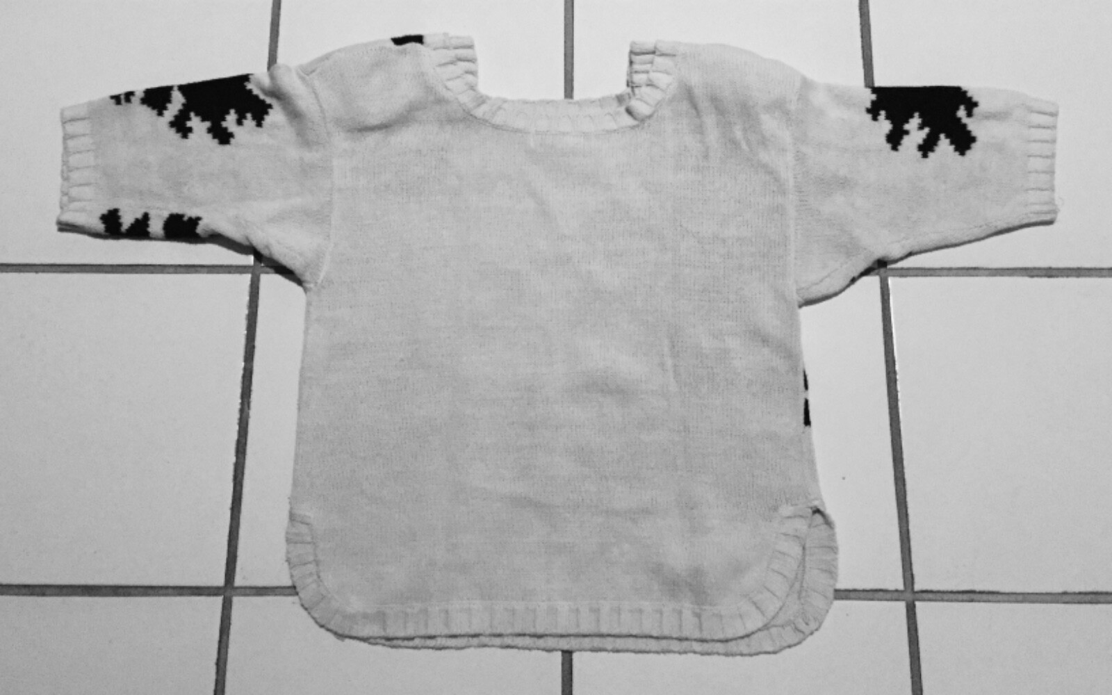 Outlander Women’s Knit Top Size Small White w/ Black Design Ramie/Cotton