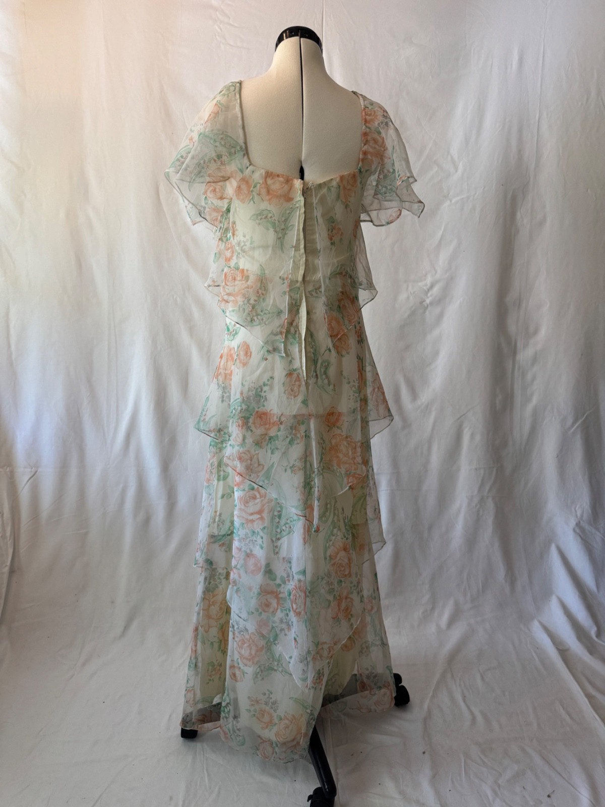 Vintage 1970s Poly Chiffon Tier Floral Dress w Built in Lining & Flutter Sleeves