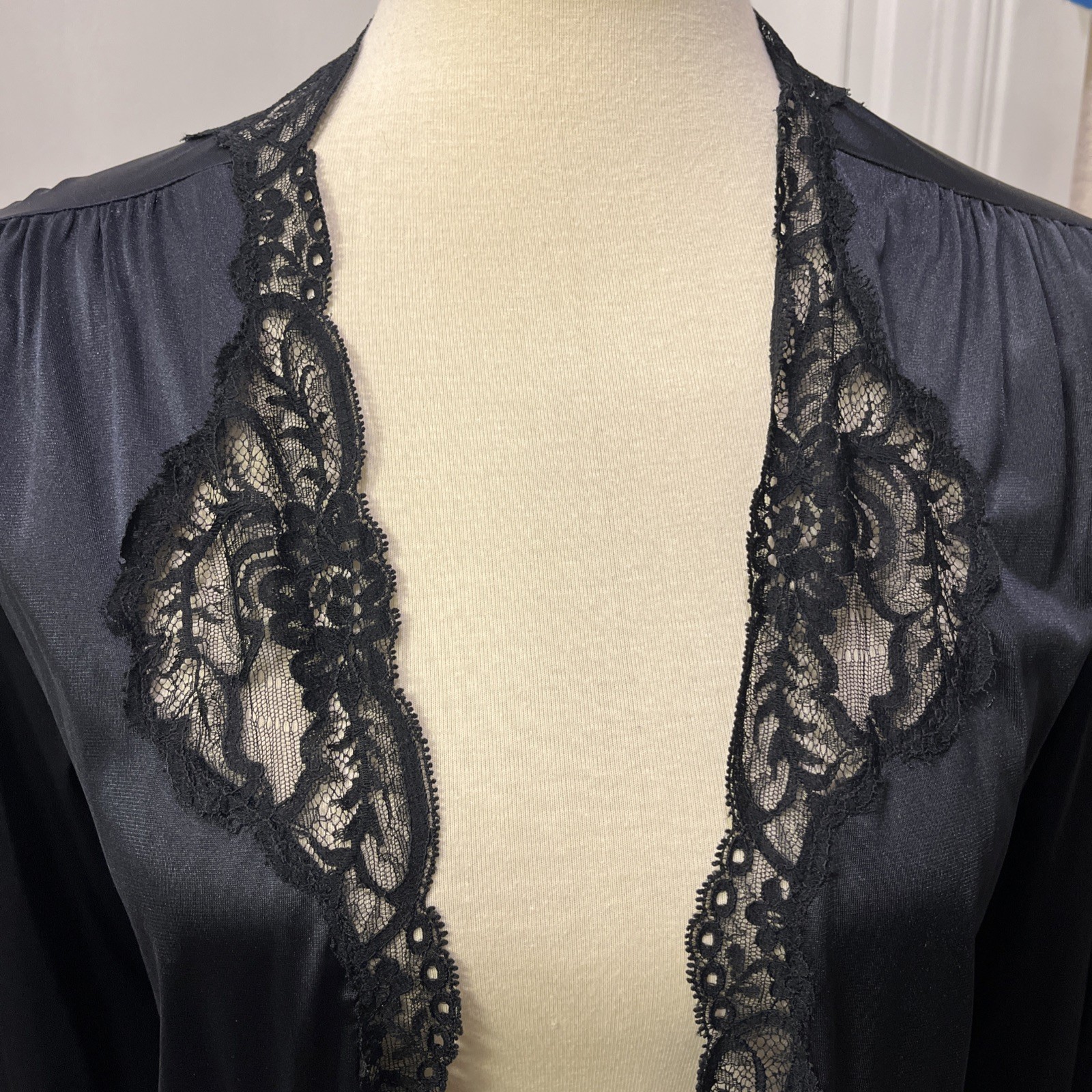 Vintage 70-80s Olga Black Silky Nylon Lace Robe M USA 94250 Glamorous READ!
