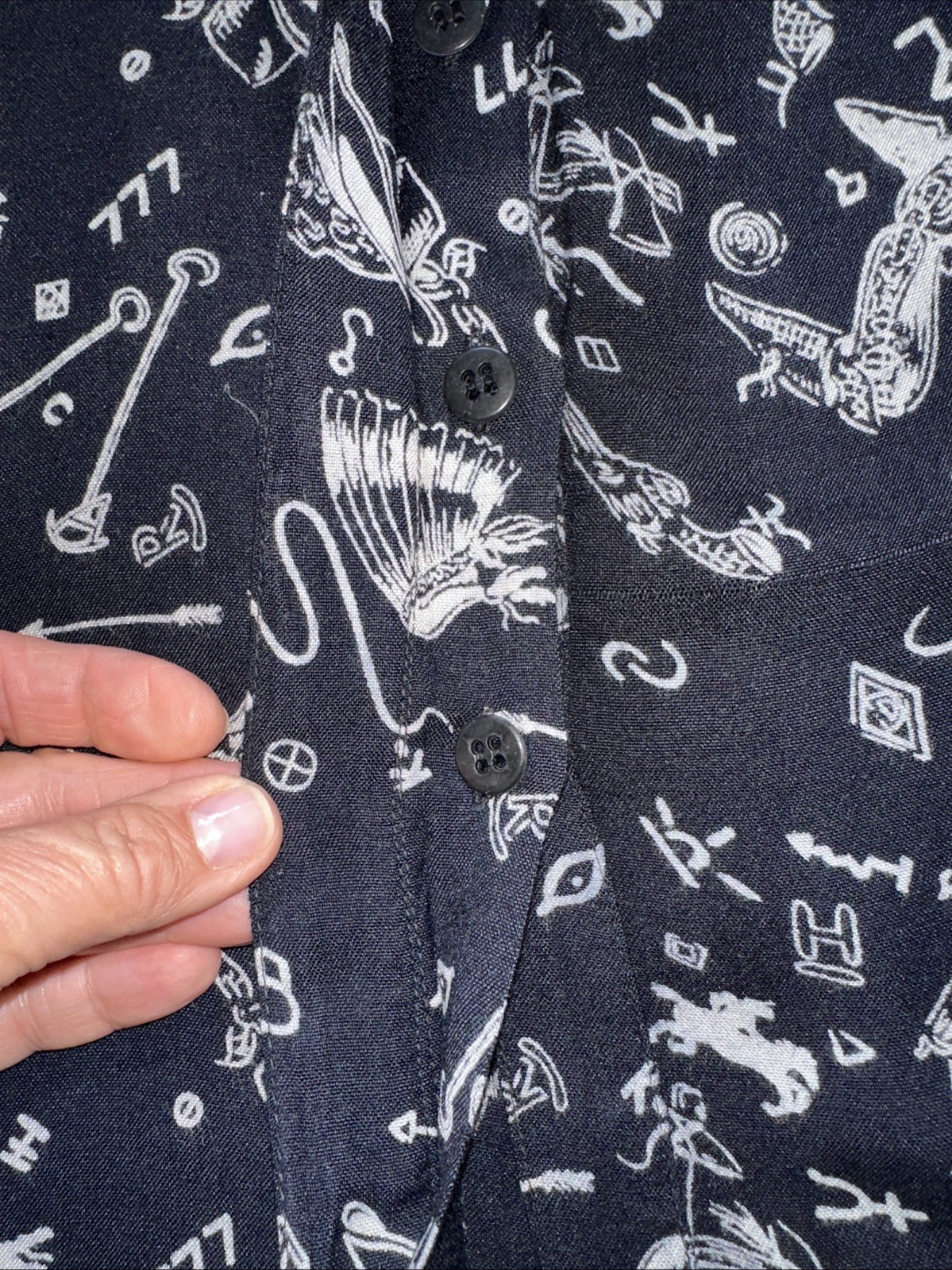 Vintage 90s New Options Lucky 777 Arrow Abstract Rayon Womens Button Up Blouse L
