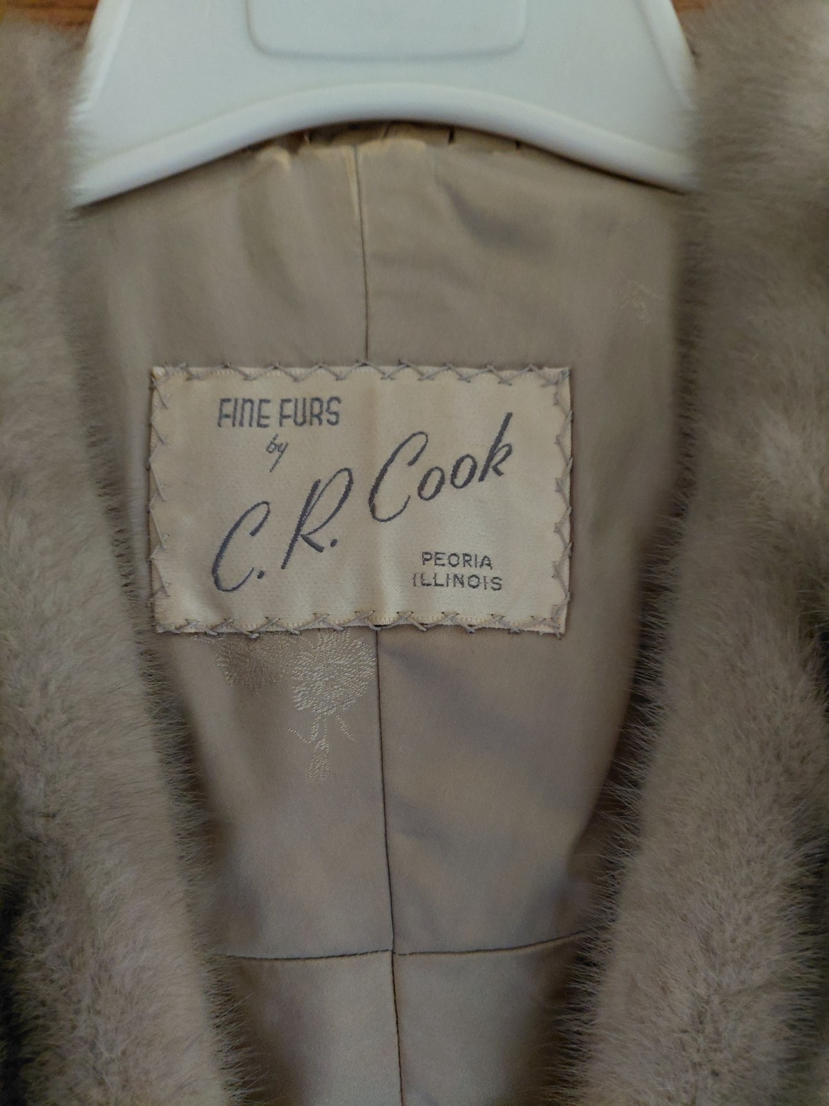 Silver Gray Mink Fur Stole or Caplet with an outside pocket on each side