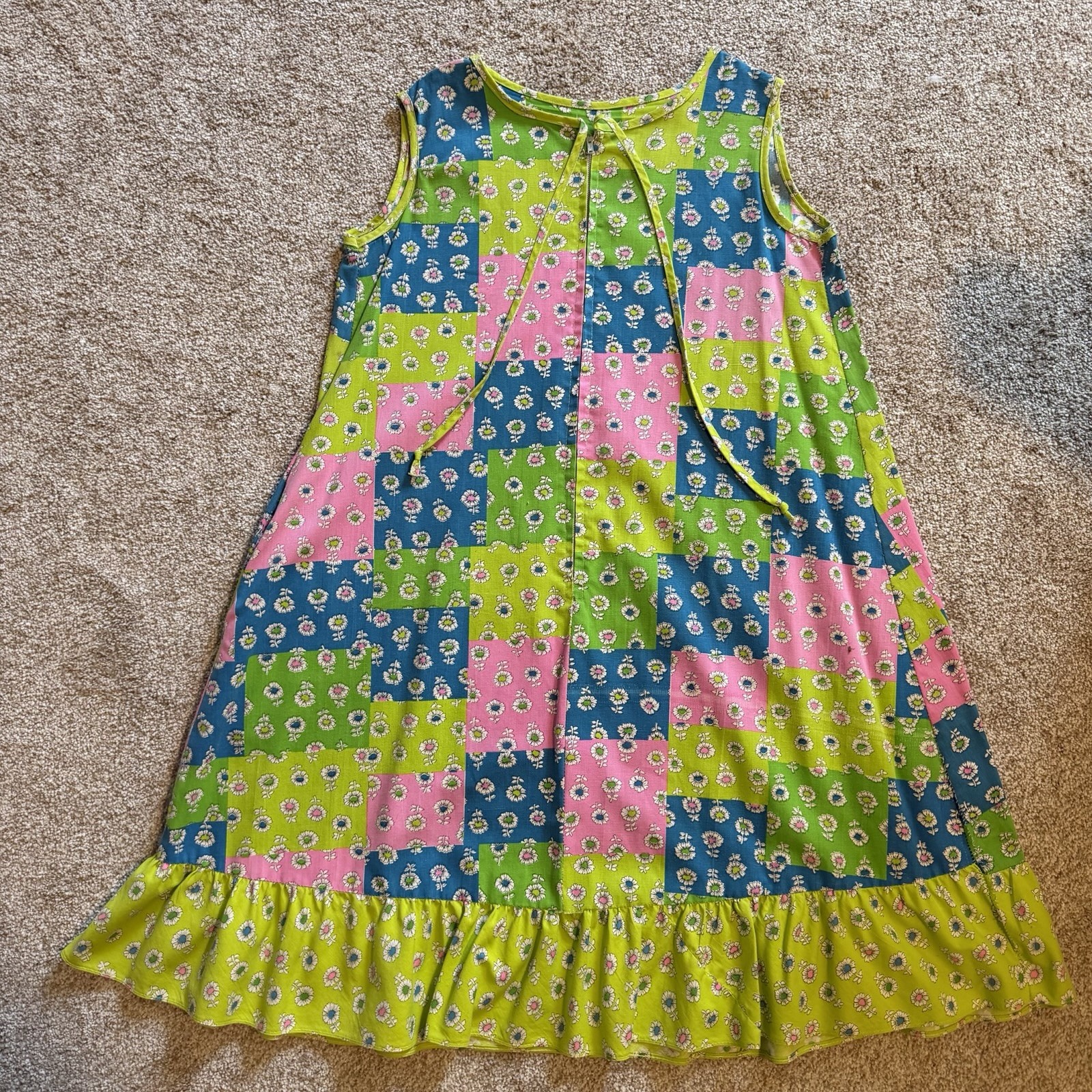 VTG 1970s Whimsical Psychedelic Vibrant Floral Patch Shift Dress California Med