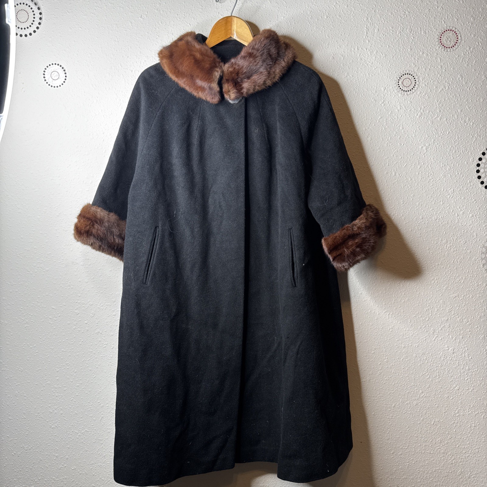 Vintage 1960s Wool Coat with fur collar And Trim Union Made, A-Line Size Large
