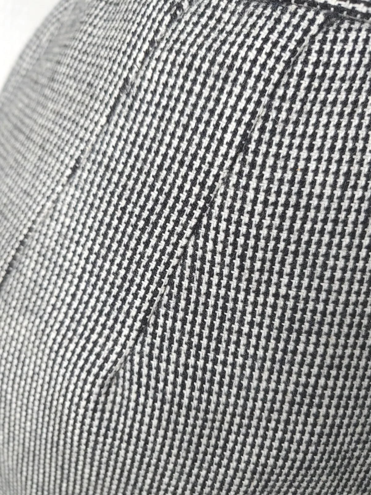 Vintage Black & White Houndstooth Straight Fitted Skirt 26″ Waist Size 2?