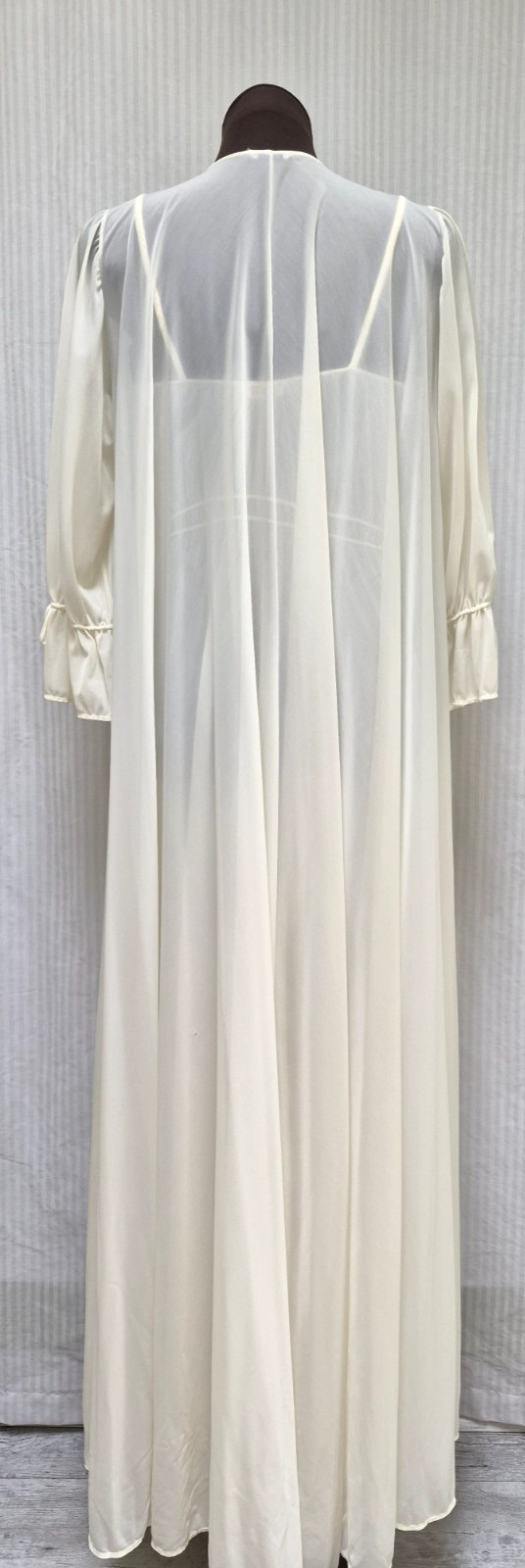 Vintage 2 Piece KICKERNICK Restware Ivory PEIGNOIR Robe & Nightgown -Size S- EUC