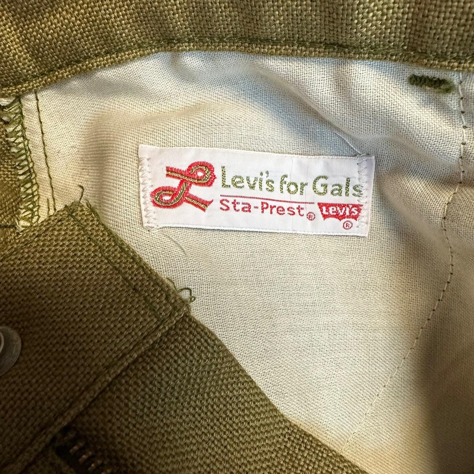 Vtg Levi’s for Gals Sta-Prest Big E Avocado Green Pants Jeans 27″ Waist NOS