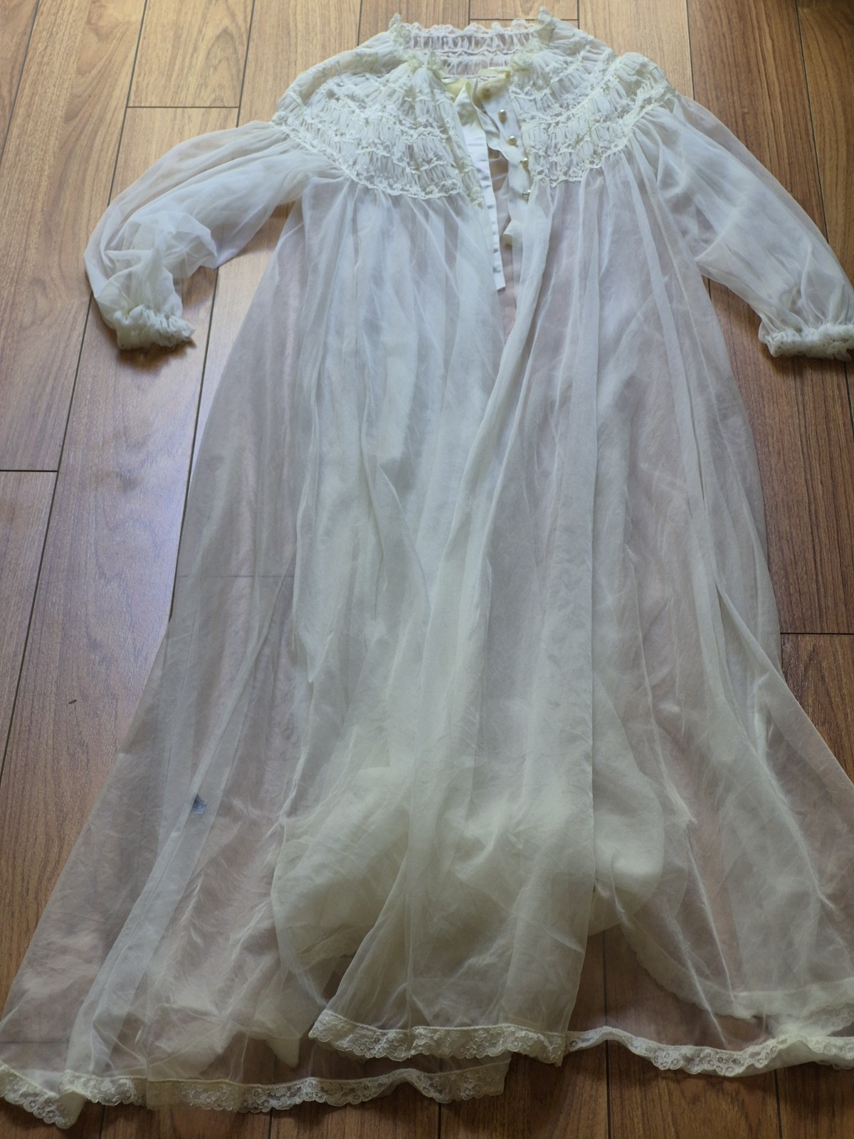 Vintage MCM Radcliffe Ivory Sheer Lace Smocked Bridal Peignoir Nightgown Set 2