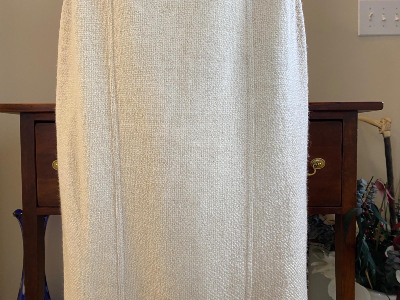 Vintage CHANEL BOUTIQUE 2 Pc Tweed Suit FR 40 Cream & Blue Blazer, Pencil Skirt